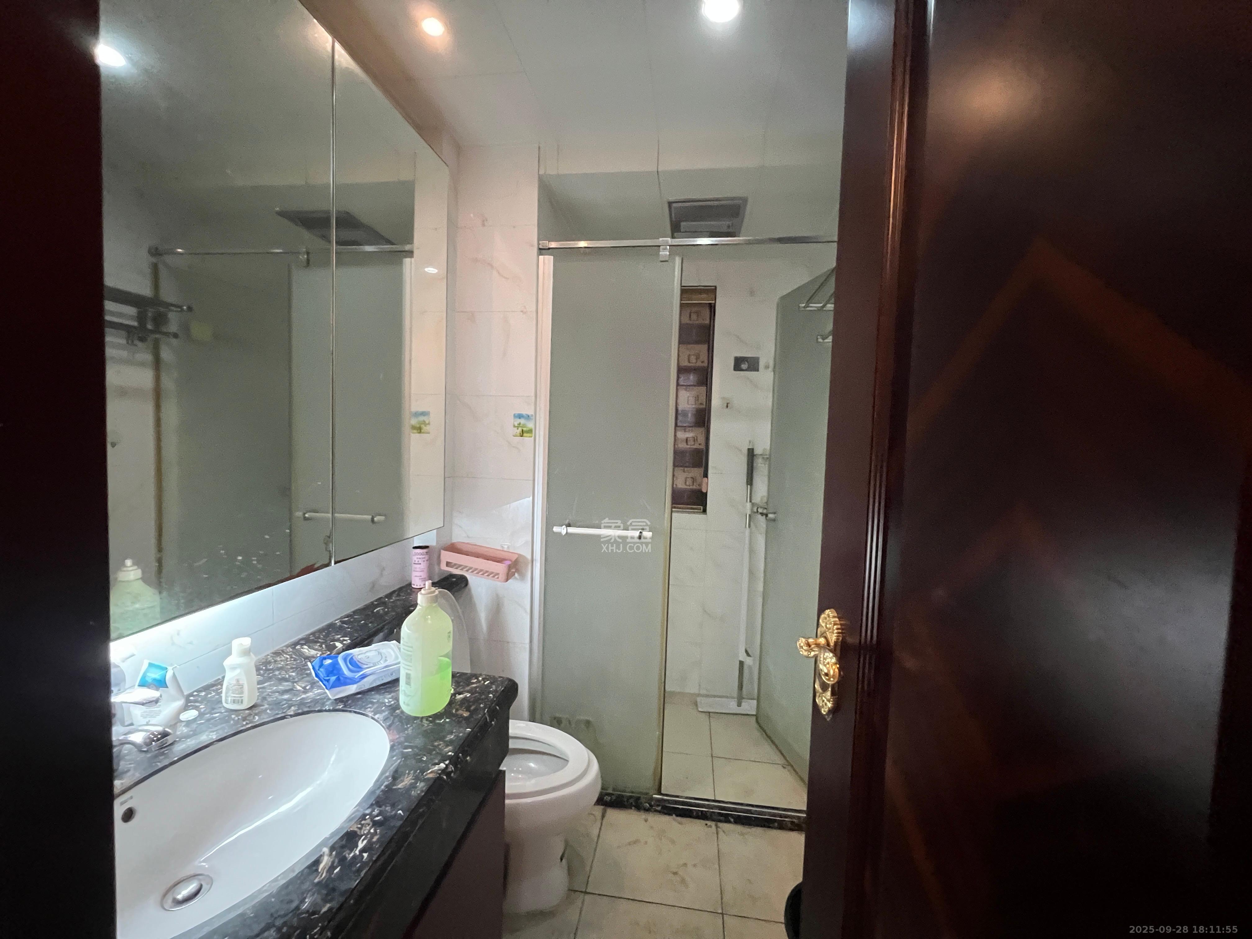 恒大雅苑 3室2厅2卫 2300.0元/月 恒大雅苑 3室2厅2卫 2300.0元/月室内图