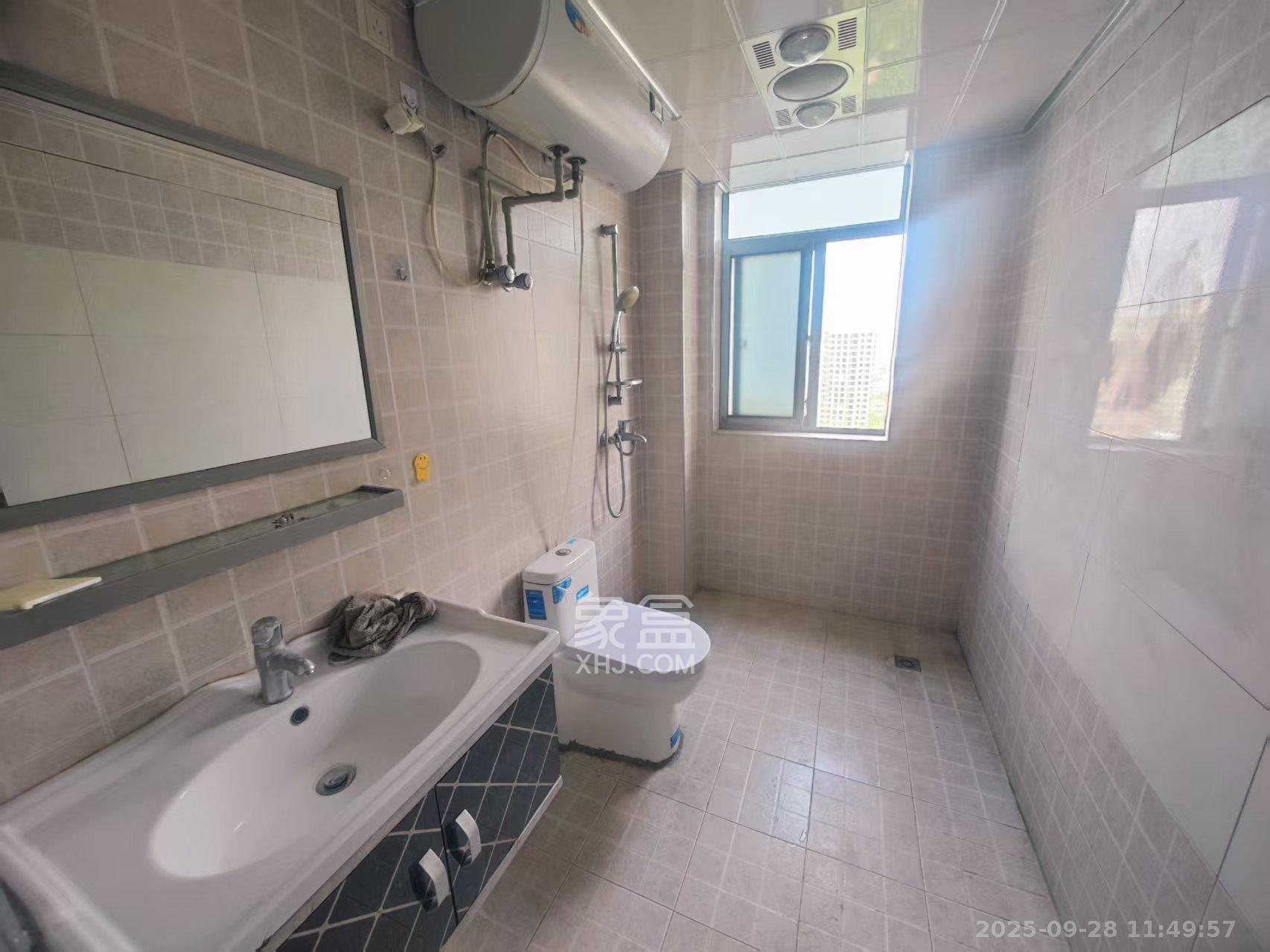 天天向上 1室2厅1卫 2100.0元/月 天天向上 1室2厅1卫 2100.0元/月室内图