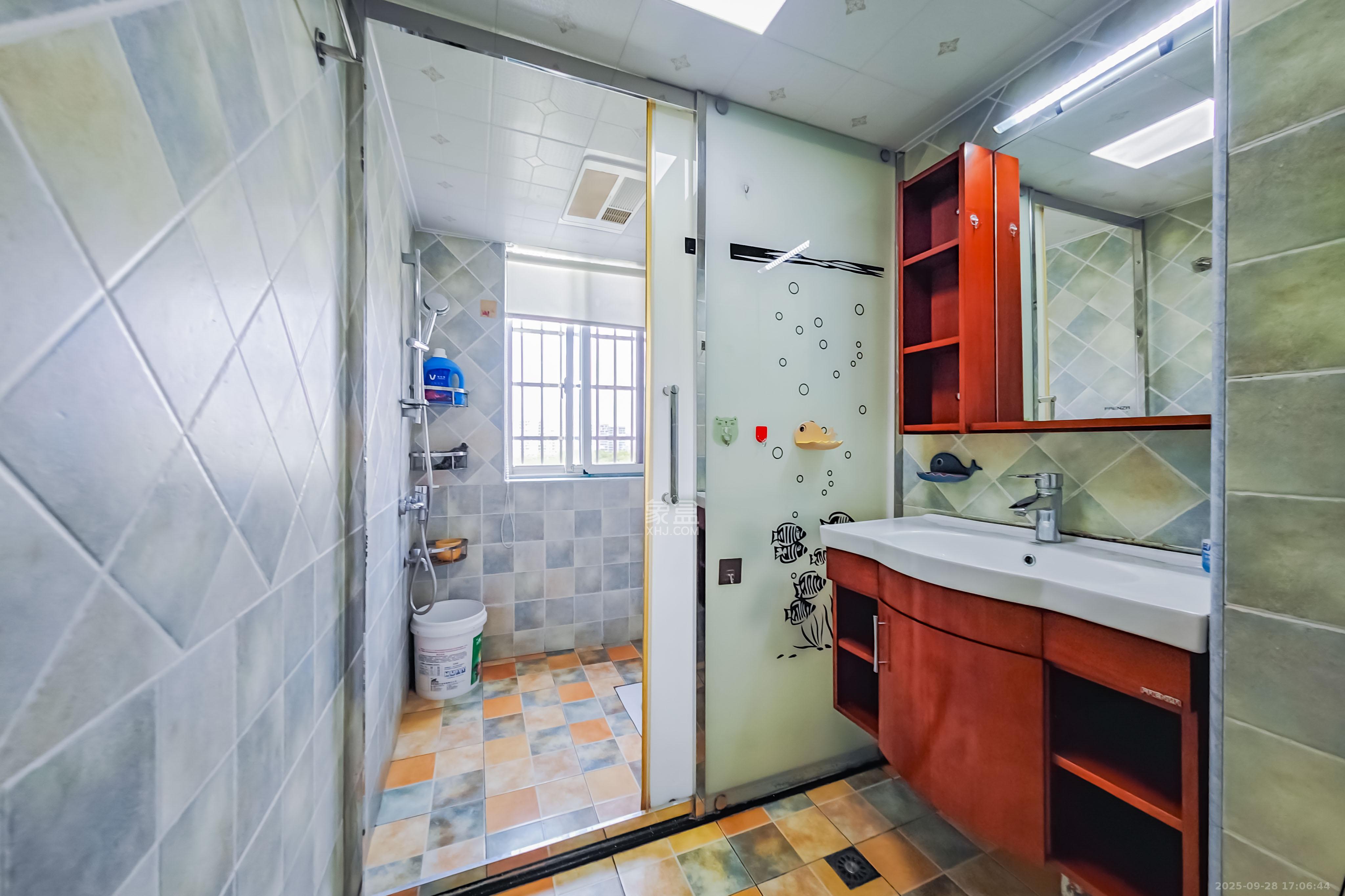 雅致名园  3室2厅2卫    228.0万卫生间