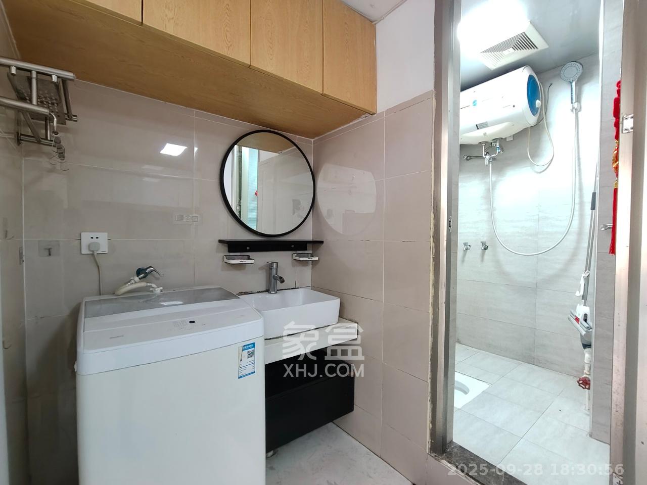 融圣国际 1室1厅1卫 1600.0元/月 融圣国际 1室1厅1卫 1600.0元/月室内图