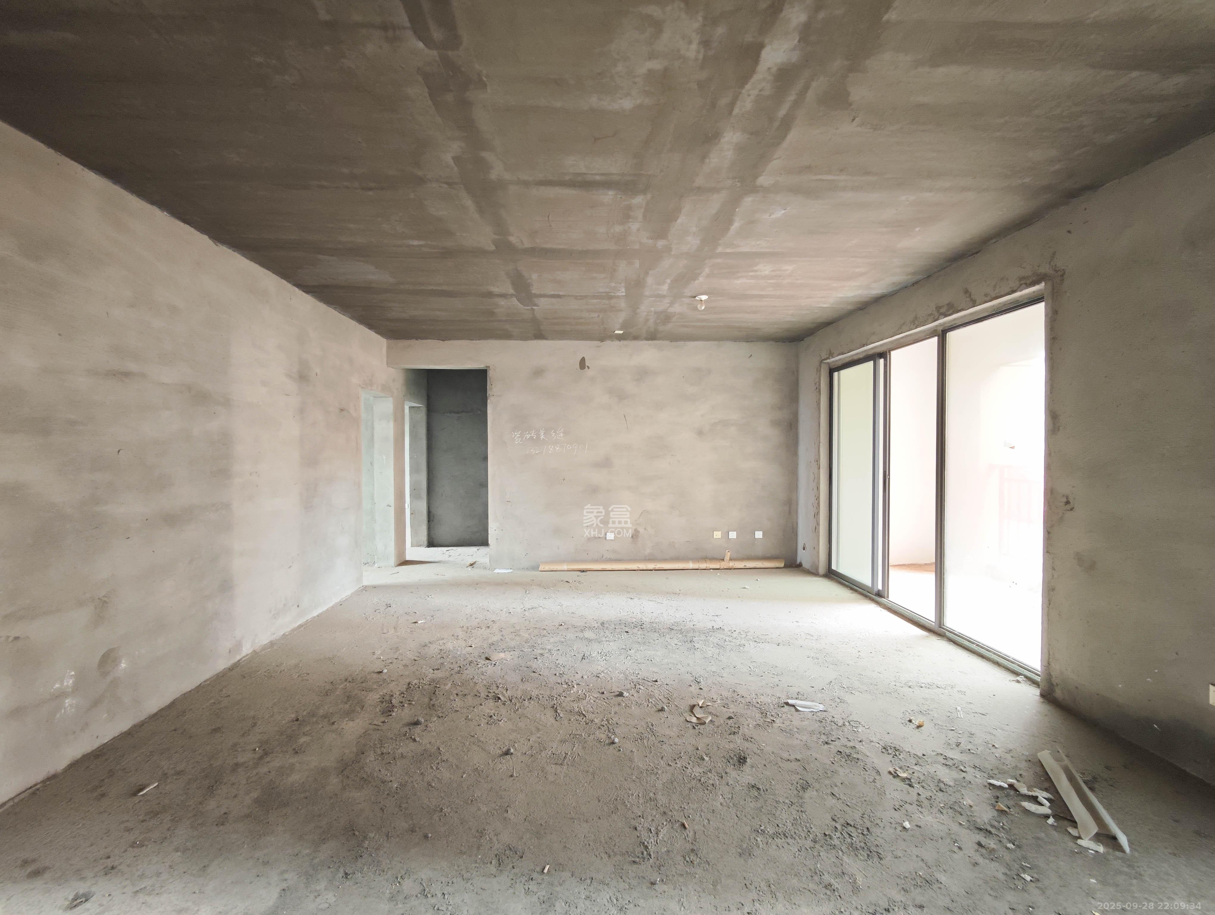 西湖鸿运佳苑 4室2厅2卫 135.0万 西湖鸿运佳苑 4室2厅2卫 135.0万客厅