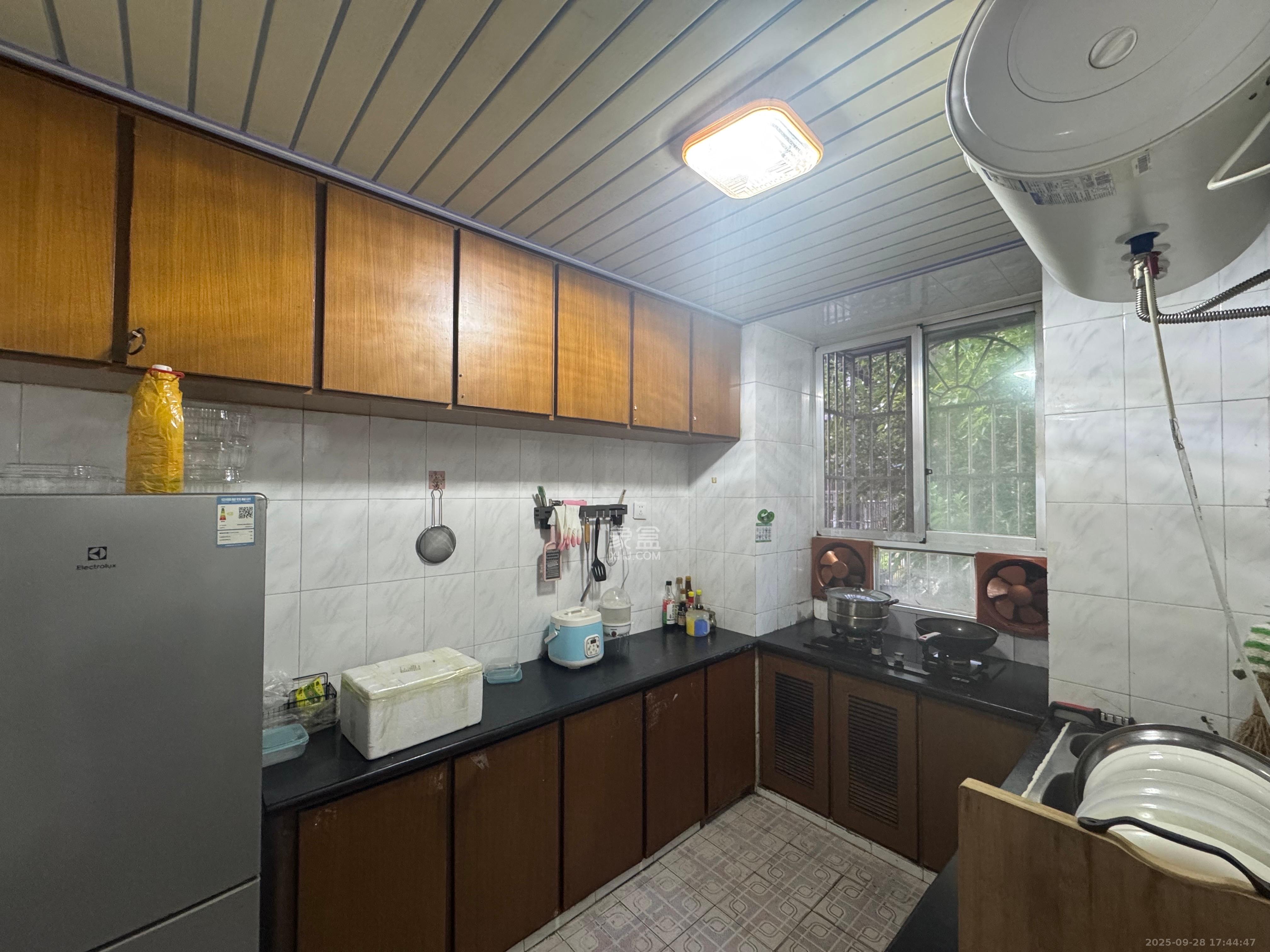 金泰小区 1室2厅1卫 2000.0元/月 金泰小区 1室2厅1卫 2000.0元/月室内图