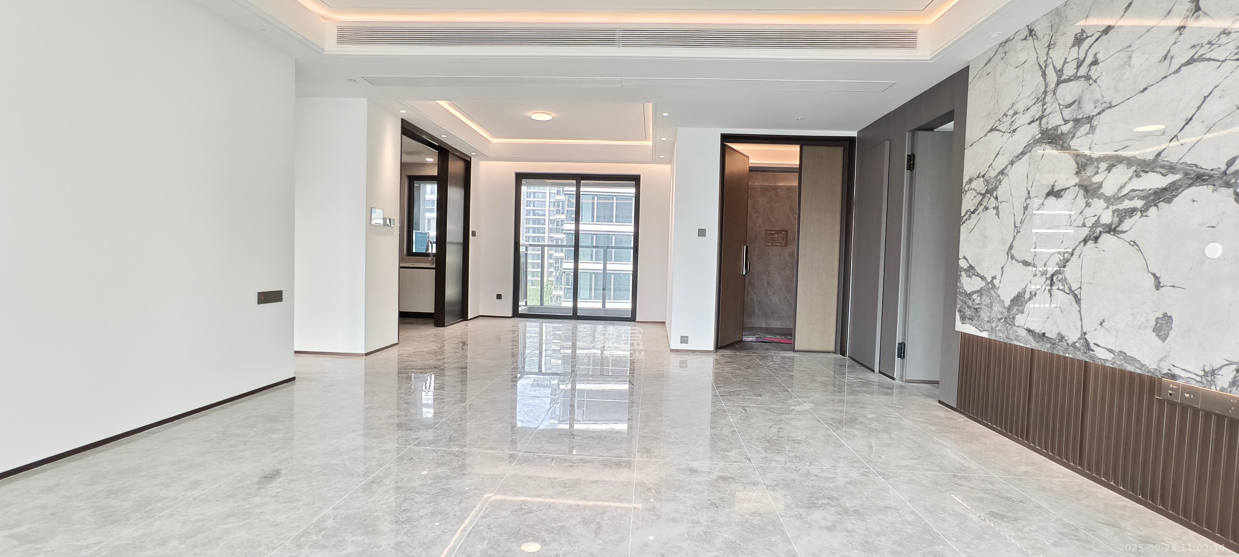 嘉臣道 4室2厅2卫 6000.0元/月 嘉臣道 4室2厅2卫 6000.0元/月室内图