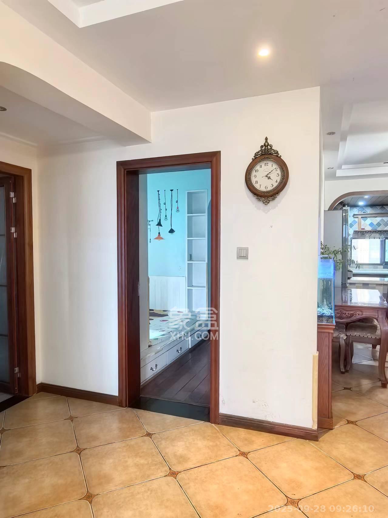 绿地中央广场  3室2厅1卫    3300.0元/月室内图