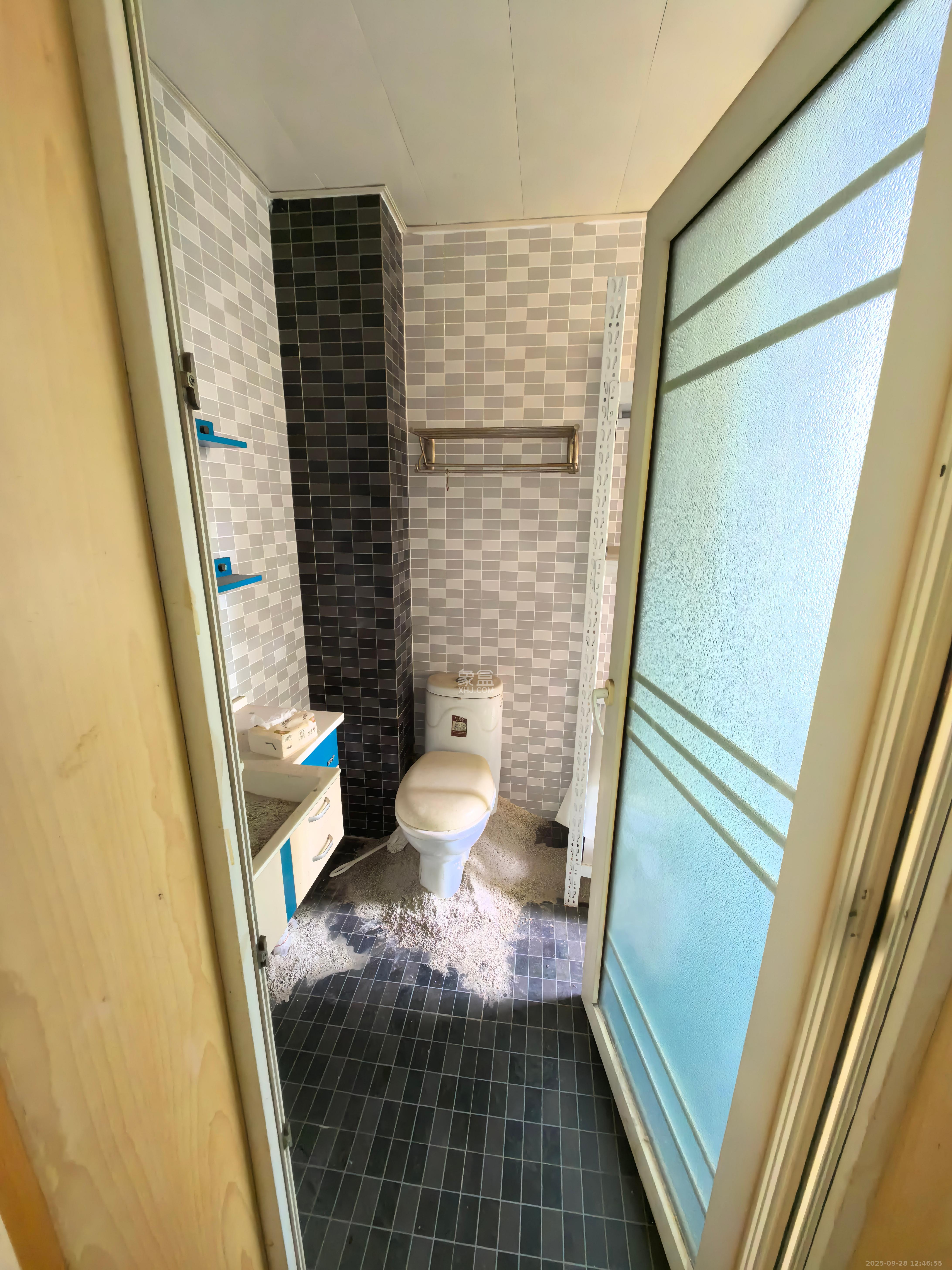 麓谷加州阳光  1室2厅2卫    2500.0元/月室内图