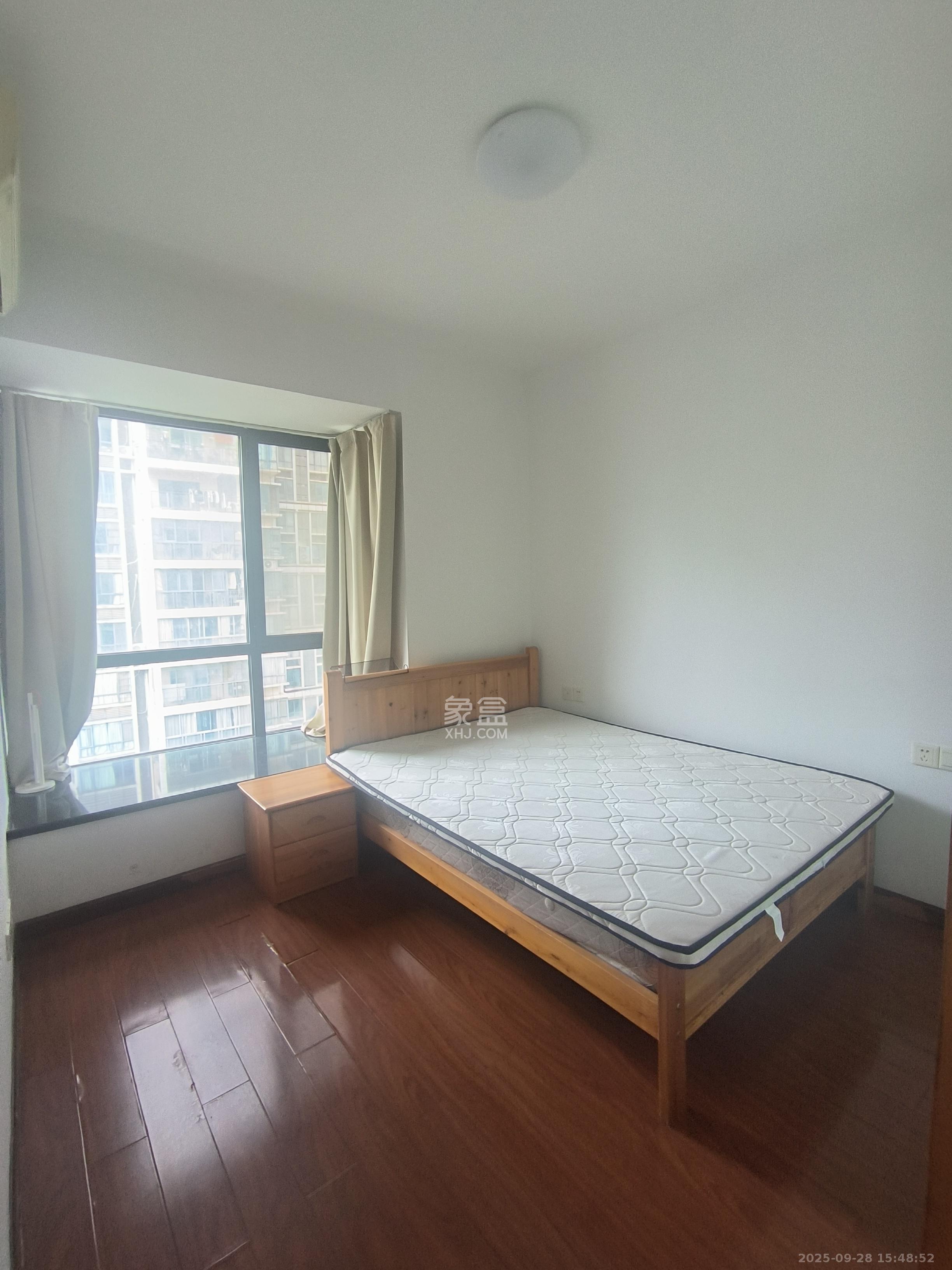 三万英尺  3室2厅2卫    3300.0元/月室内图