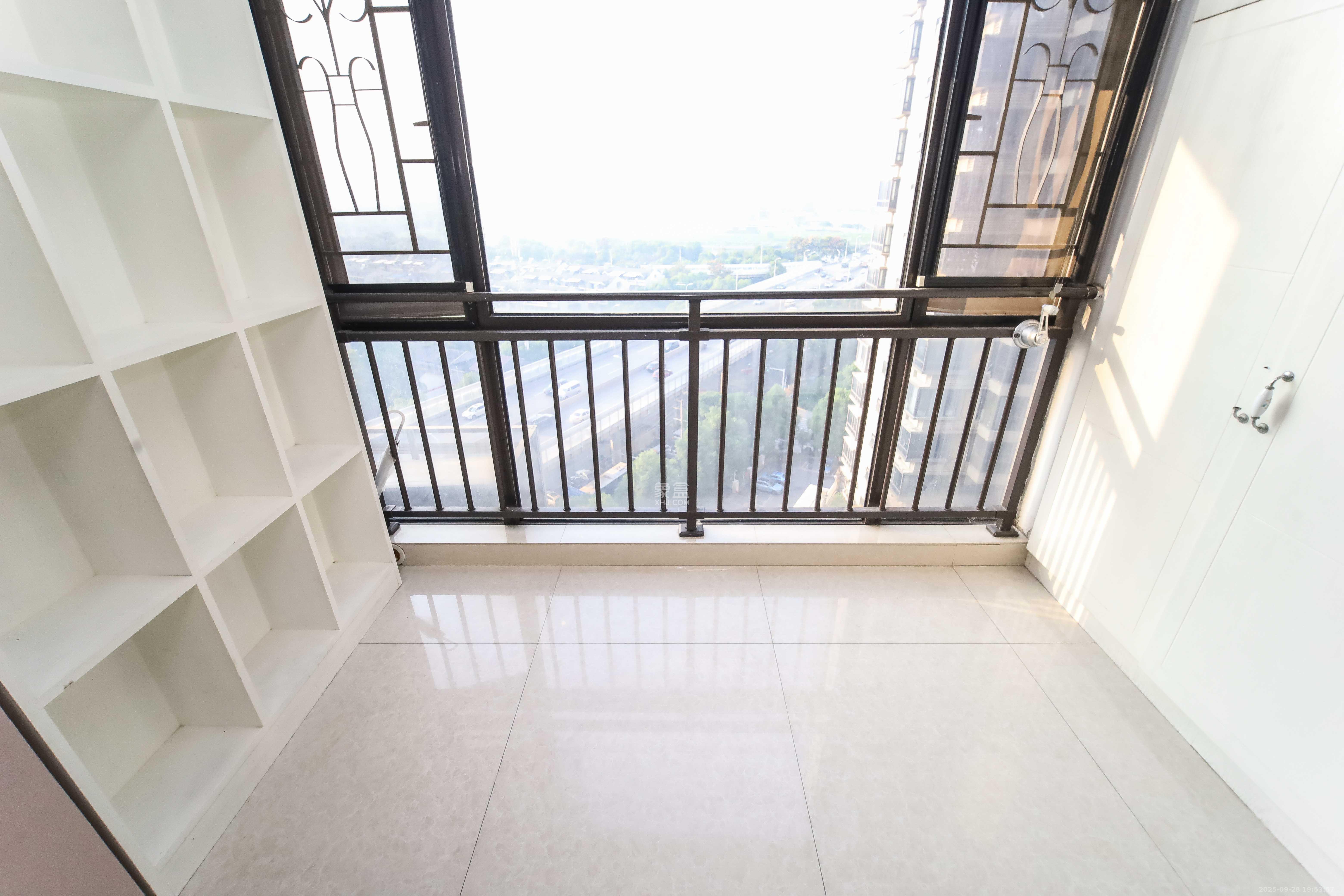 上东辛顿公寓 2室1厅1卫 59.8万 上东辛顿公寓 2室1厅1卫 59.8万阳台