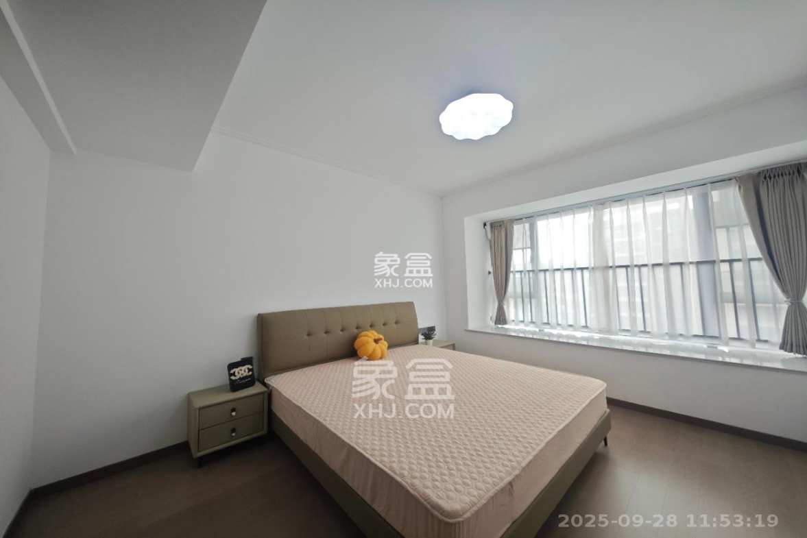 绿地V岛 4室2厅2卫 4300.00元/月 绿地V岛 4室2厅2卫 4300.00元/月室内图