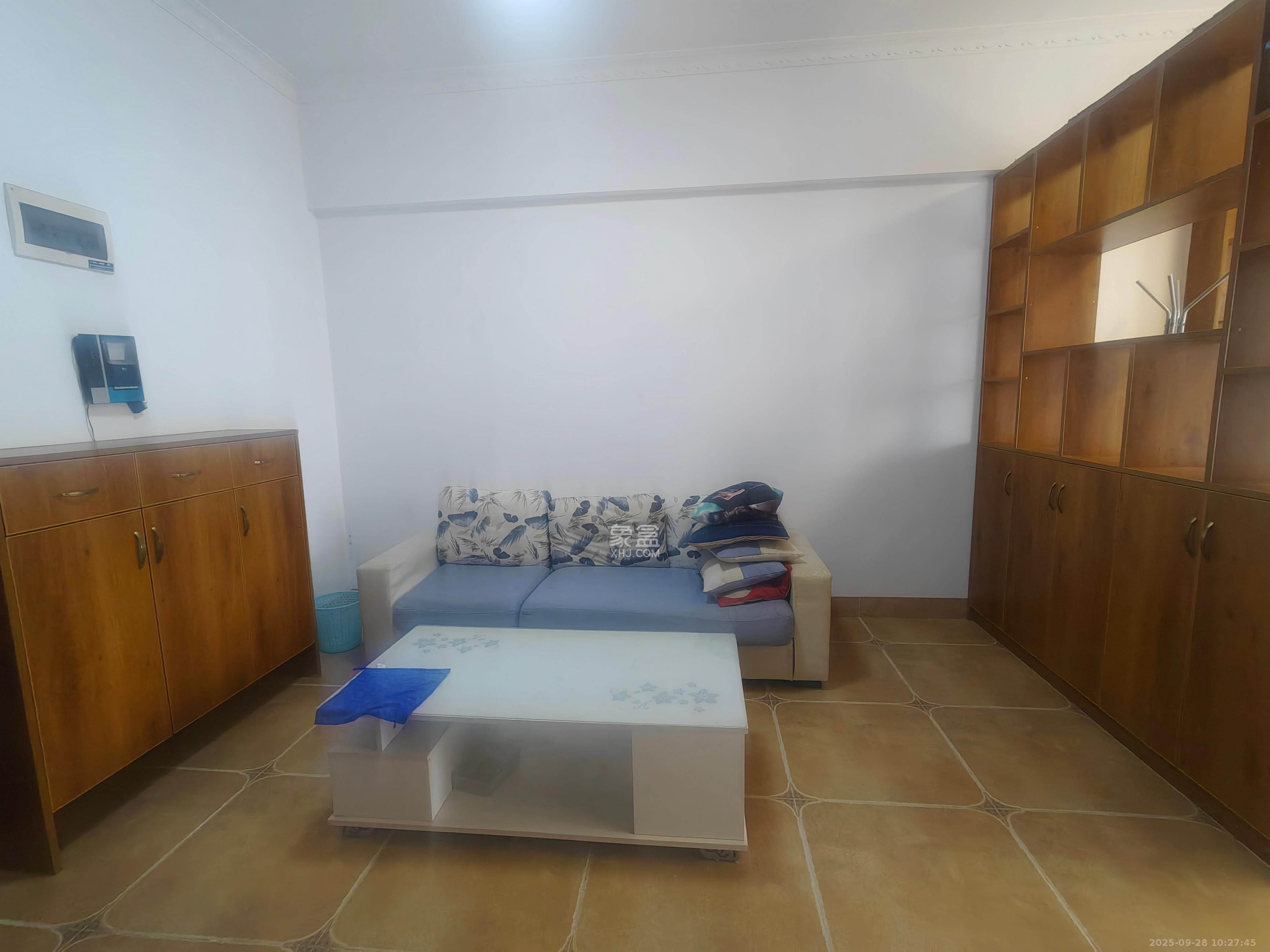 东岸城邦 1室1厅1卫 1600.0元/月 东岸城邦 1室1厅1卫 1600.0元/月室内图