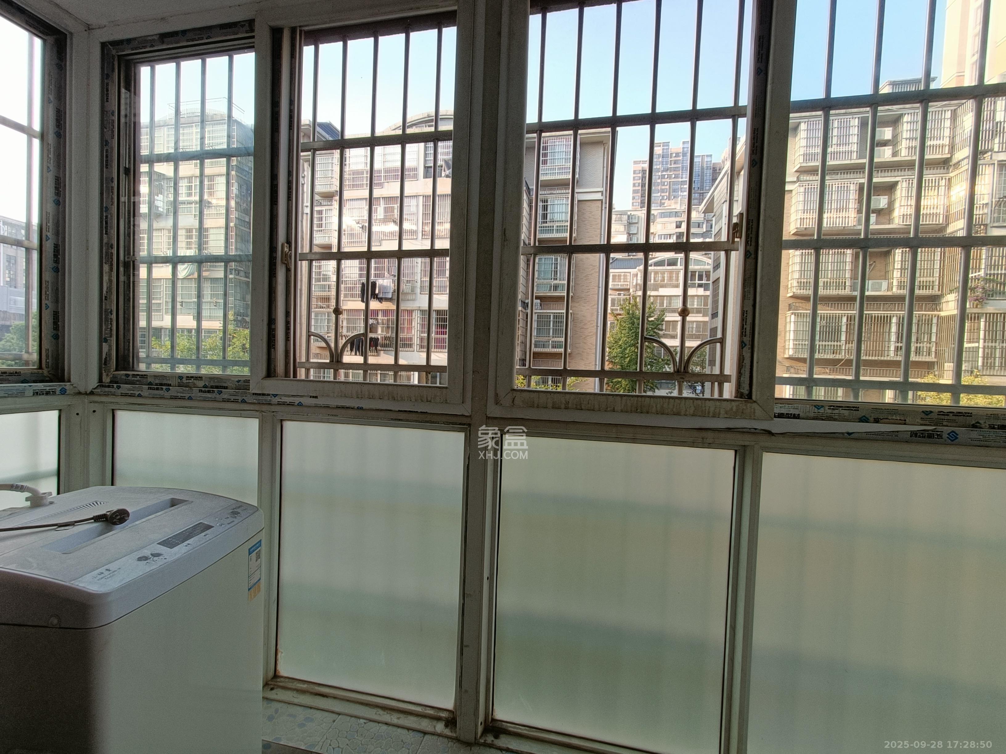 泰禹家园(彩云之翼家园一期、二期、三期) 3室2厅2卫 2000.0元/月 泰禹家园(彩云之翼家园一期、二期、三期) 3室2厅2卫 2000.0元/月室内图