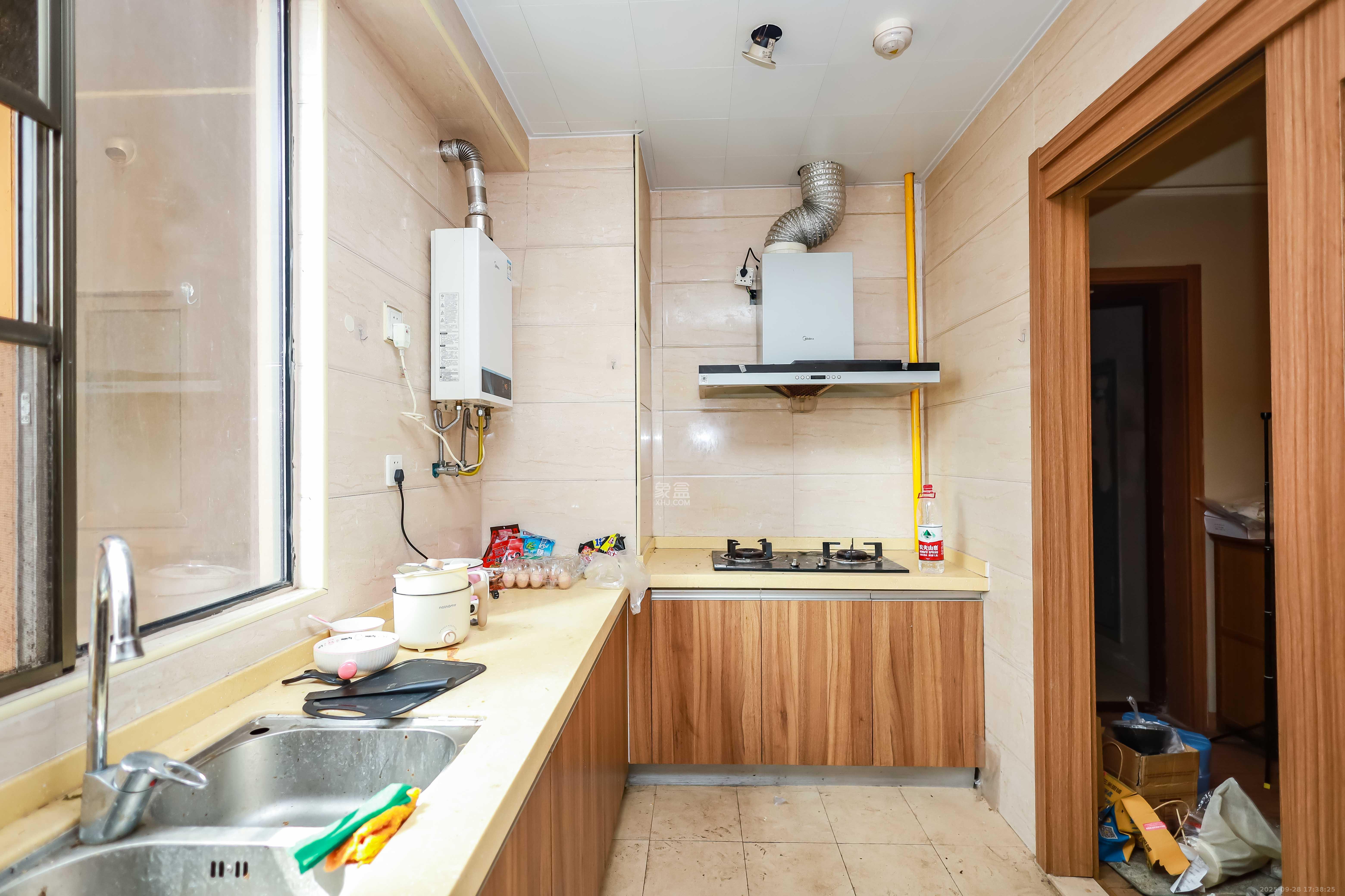 麓谷小镇  3室2厅2卫    68.0万 麓谷小镇  3室2厅2卫    68.0万厨房