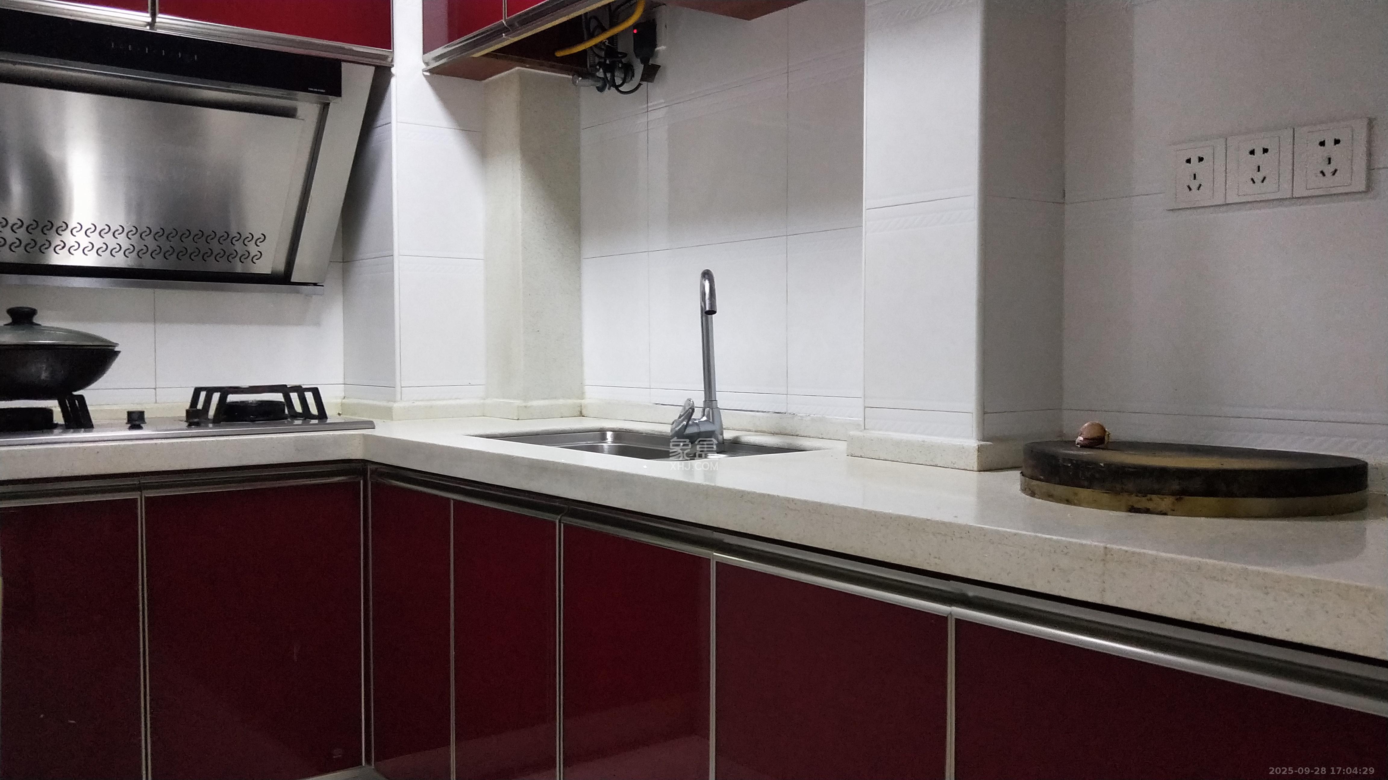 阳光晶城  3室2厅1卫    2000.0元/月室内图