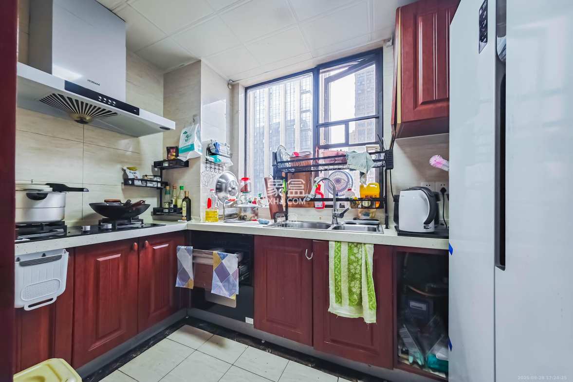 五江天街北区 4室2厅2卫 125.0万 五江天街北区 4室2厅2卫 125.0万厨房