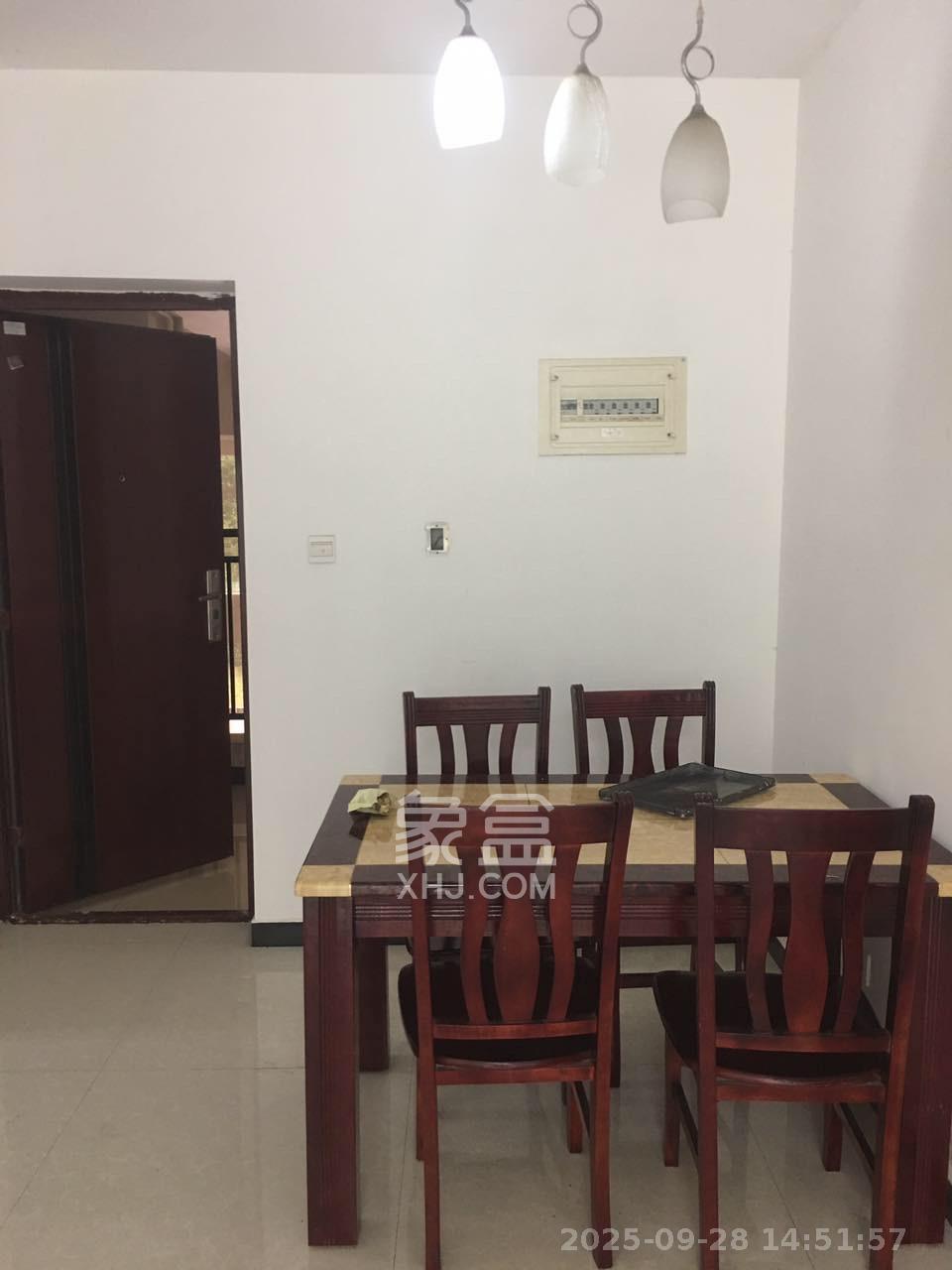 保利麓谷林语C区 2室2厅1卫 2100.0元/月 保利麓谷林语C区 2室2厅1卫 2100.0元/月室内图