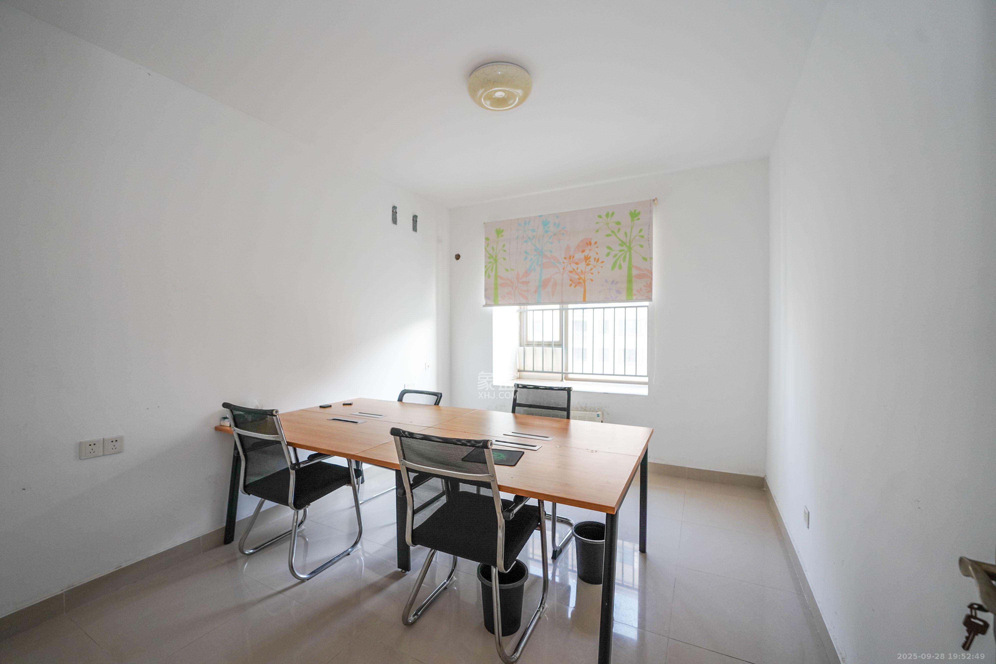 怡海星城  2室2厅1卫    40.0万卧室