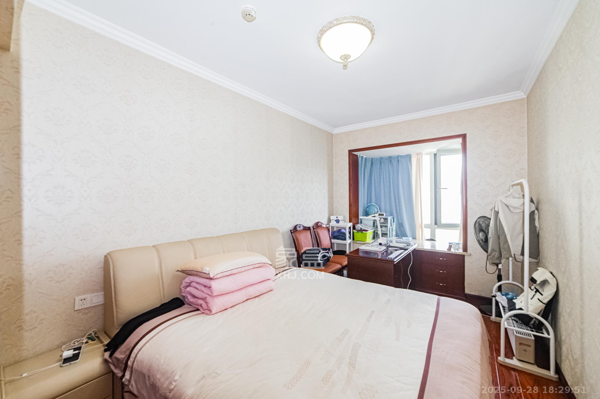 北辰三角洲D3区 5室2厅2卫 290.0万 北辰三角洲D3区 5室2厅2卫 290.0万卧室