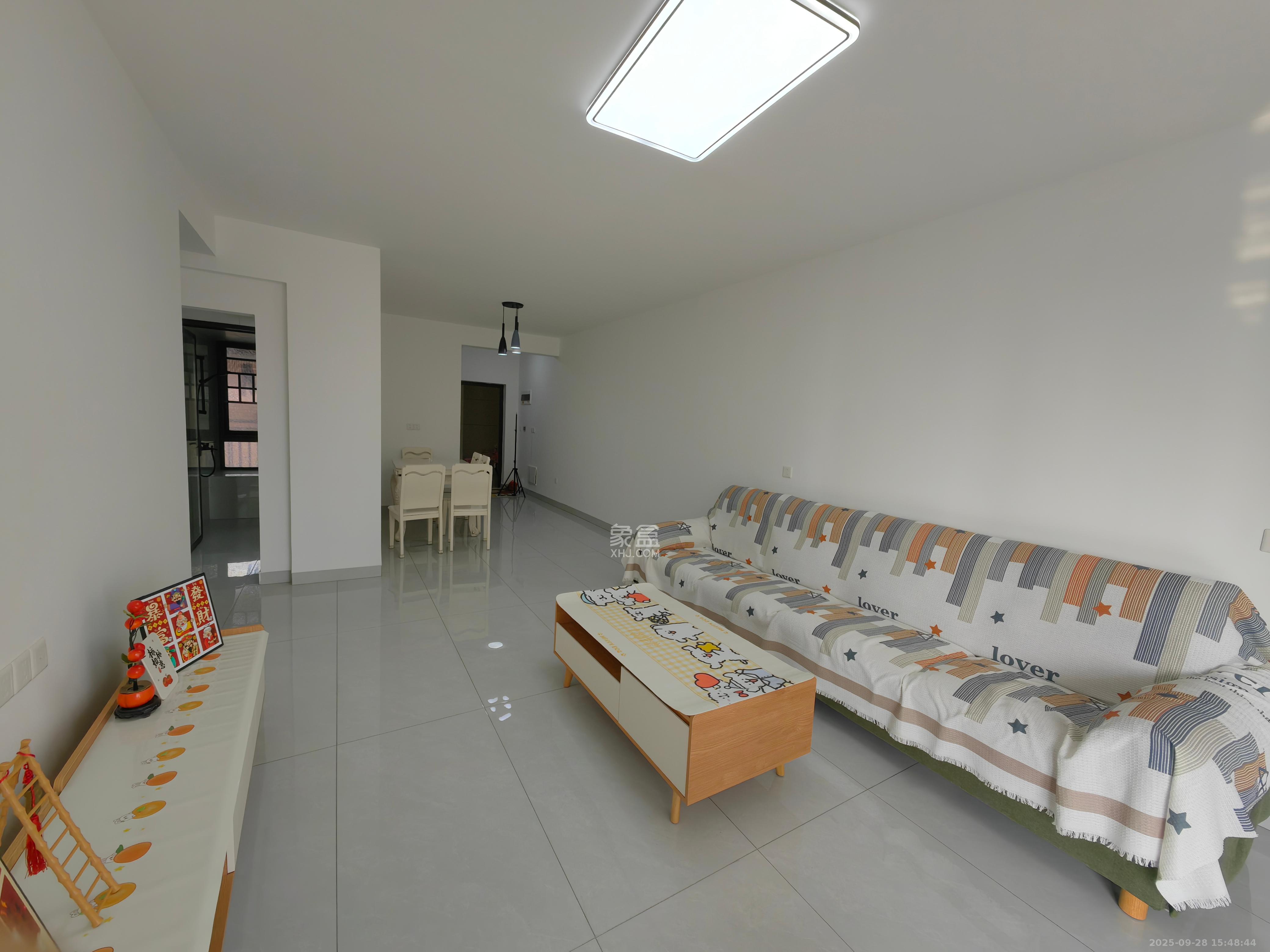 金侨风华府 4室2厅2卫 2400.0元/月 金侨风华府 4室2厅2卫 2400.0元/月室内图