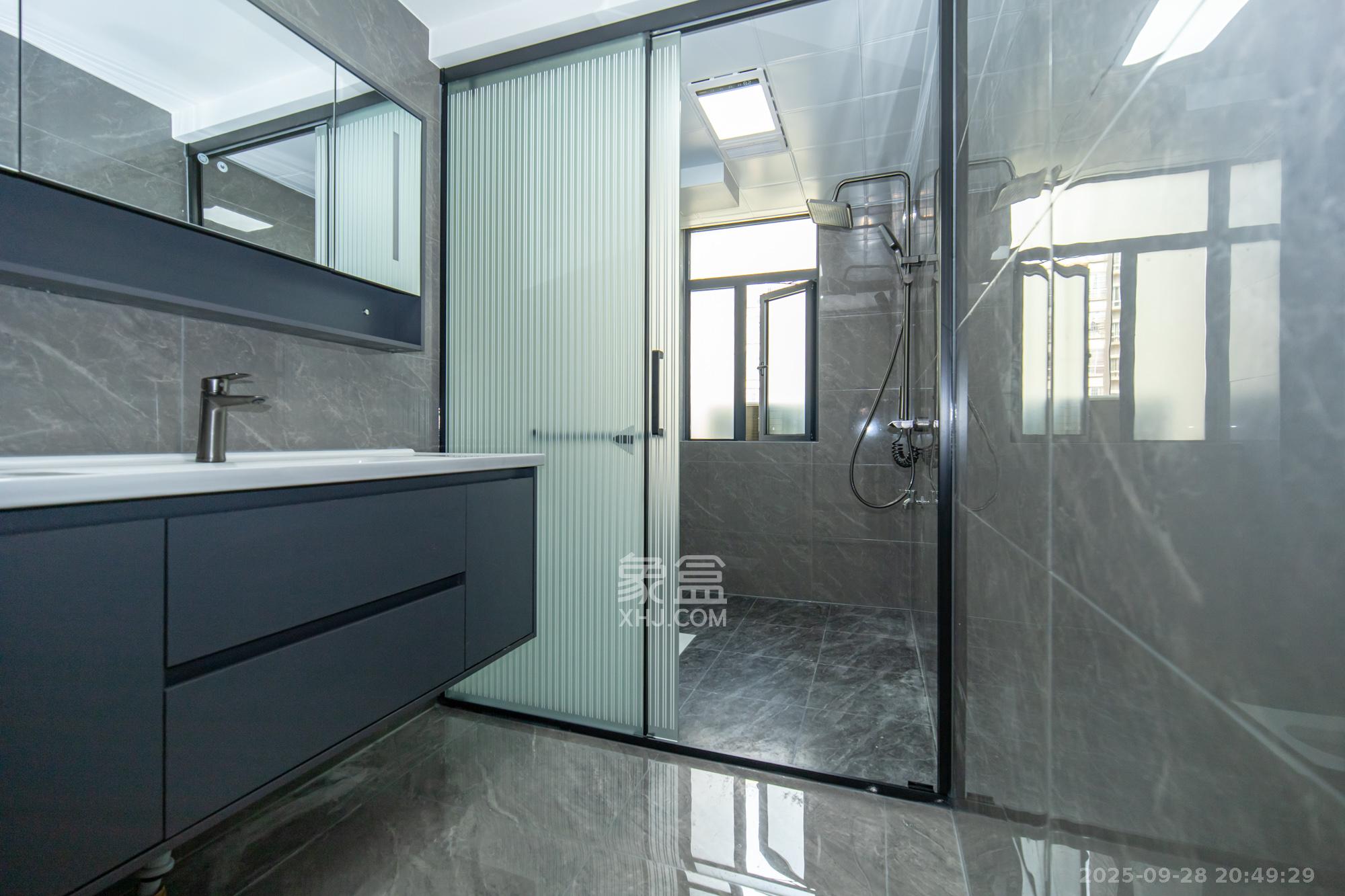 月湖兰庭 4室2厅1卫 126.8万 月湖兰庭 4室2厅1卫 126.8万卫生间