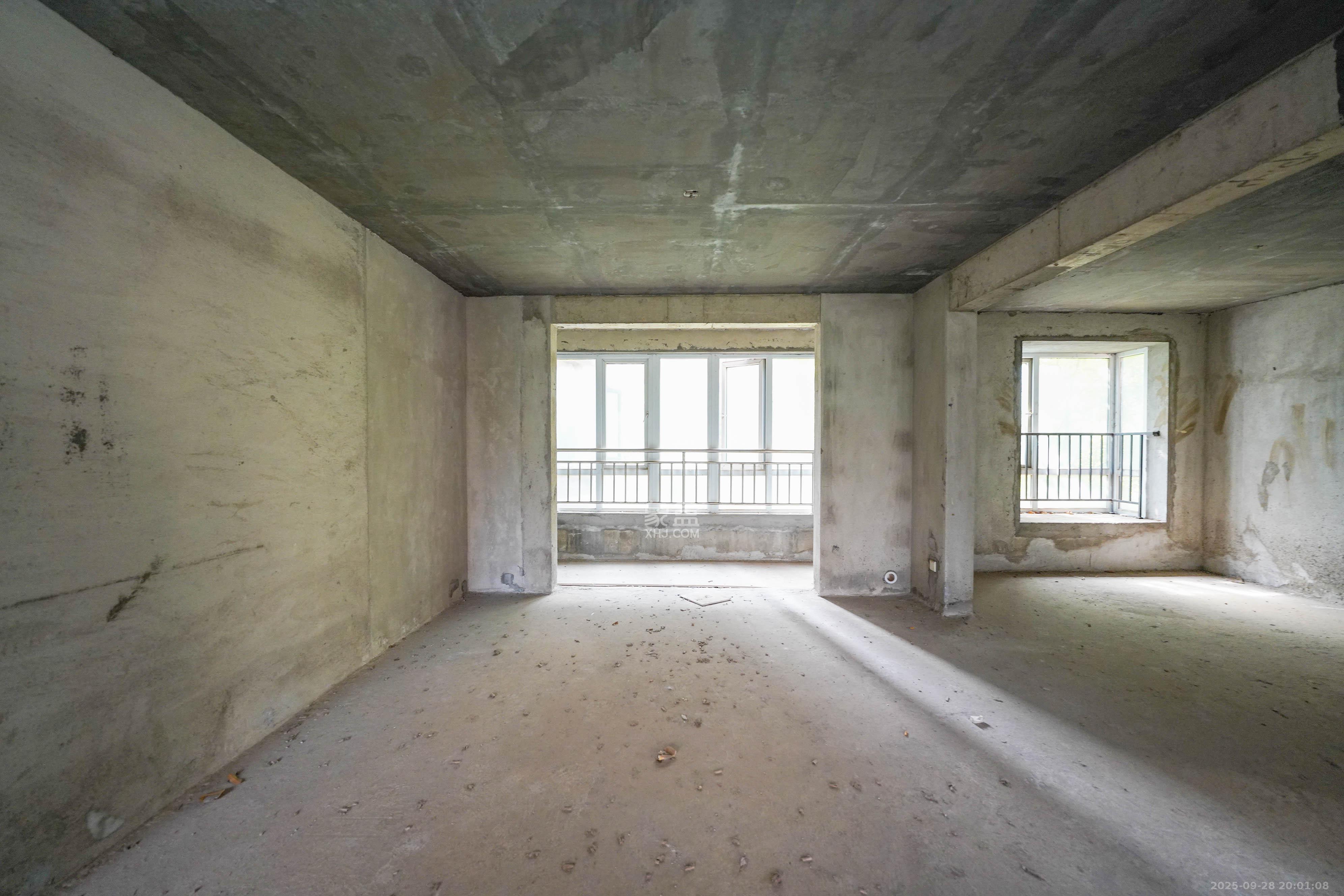 丽发新城 3室3厅2卫 85.0万 丽发新城 3室3厅2卫 85.0万客厅