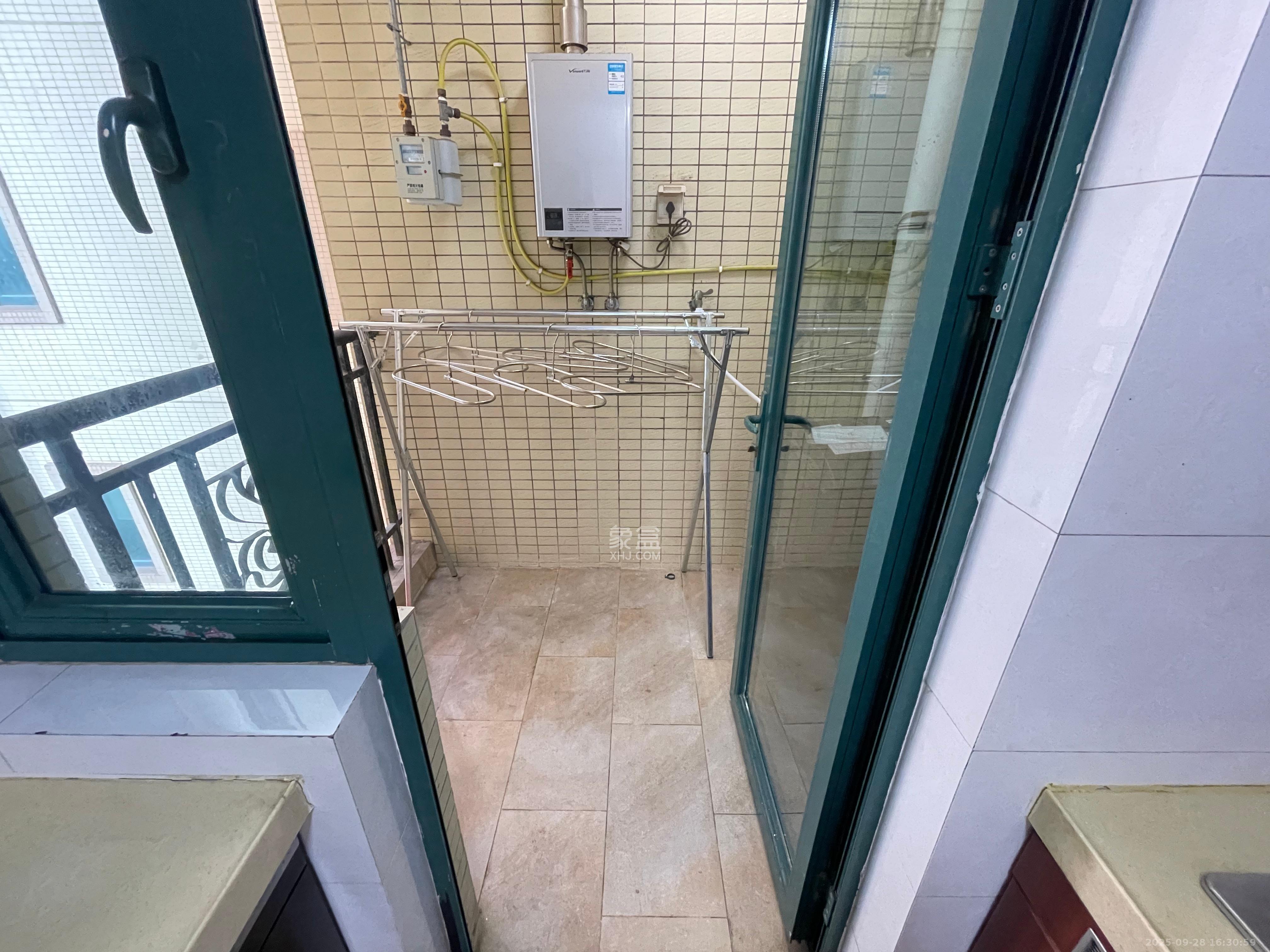 恒大名都  3室2厅1卫    2000.0元/月室内图