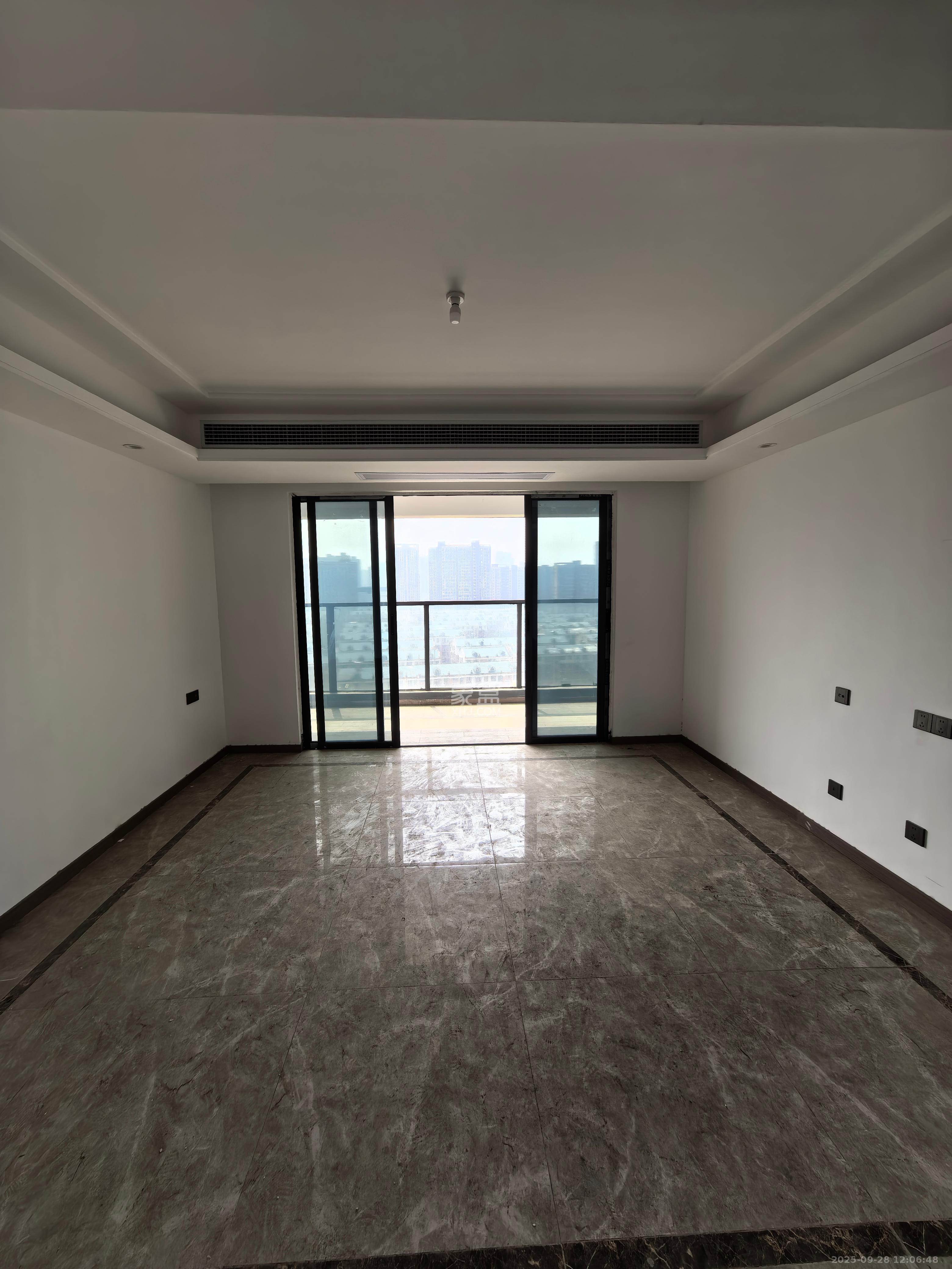 绿地V岛 4室2厅2卫 4000.0元/月 绿地V岛 4室2厅2卫 4000.0元/月室内图