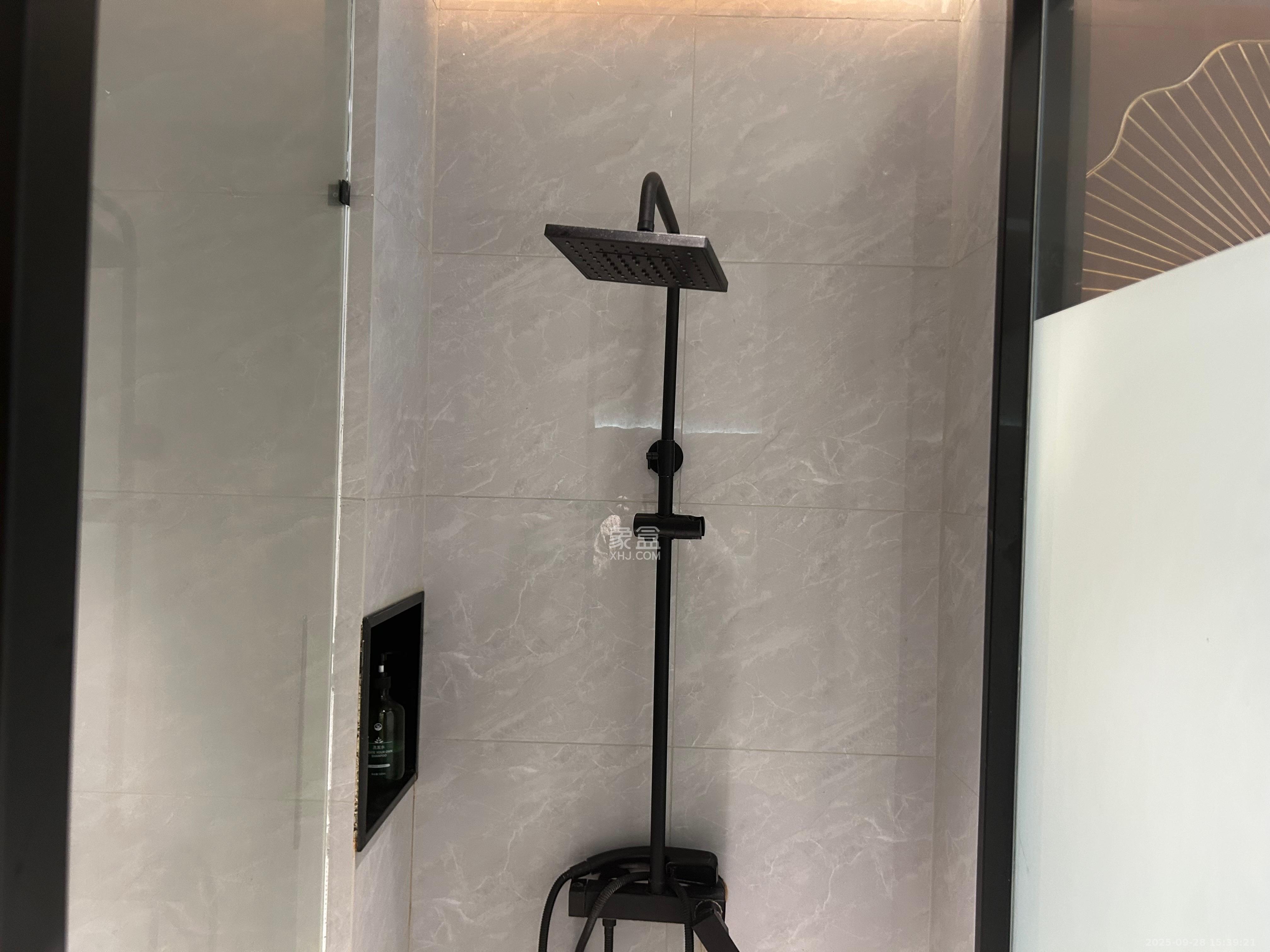 福晟翡翠湾 1室1厅1卫 1800.0元/月 福晟翡翠湾 1室1厅1卫 1800.0元/月室内图