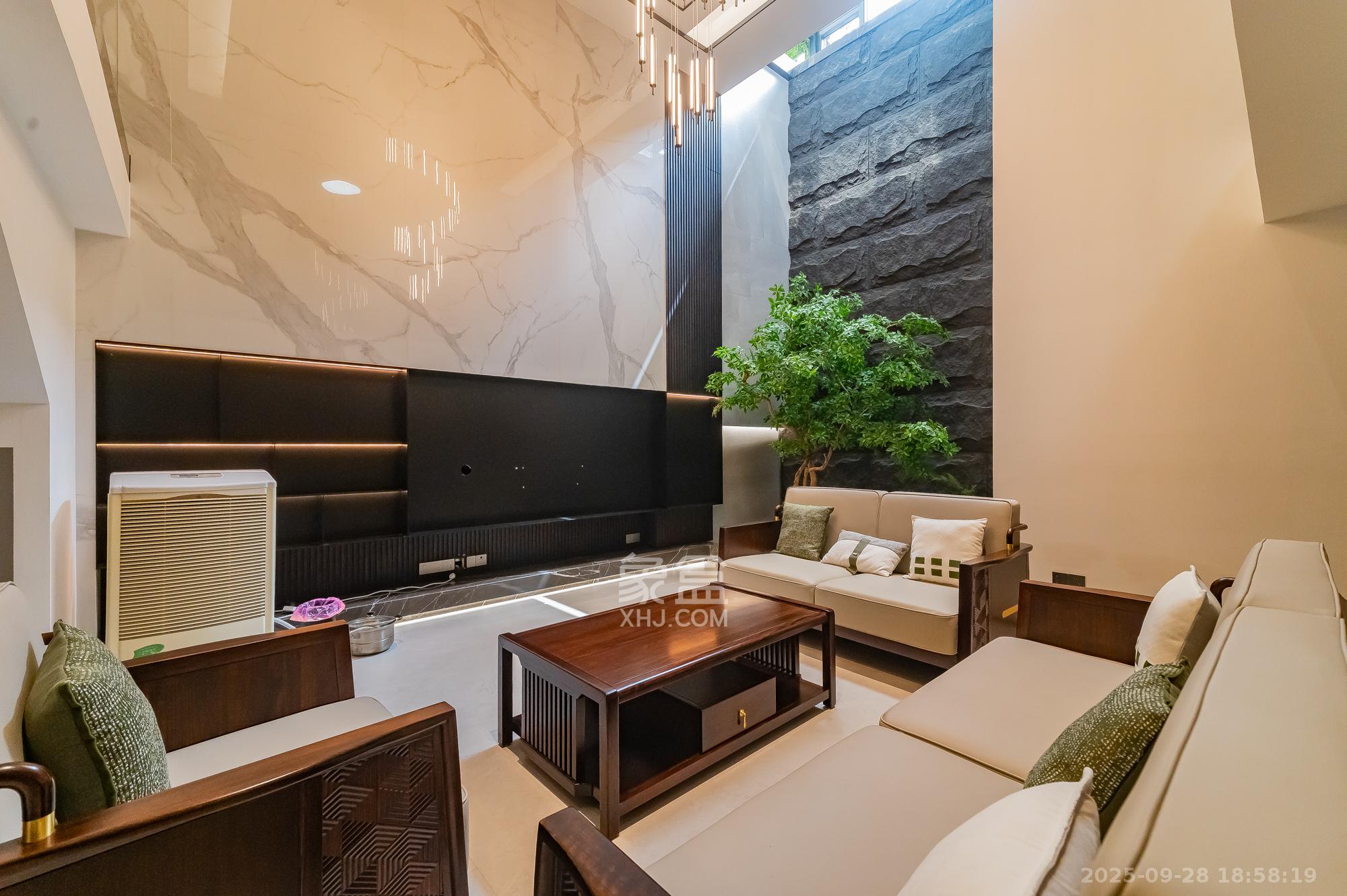 中交建发松雅院 5室2厅3卫 420.0万 中交建发松雅院 5室2厅3卫 420.0万客厅