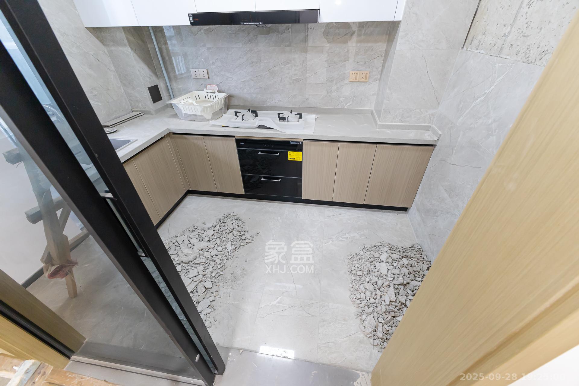 润和湘江天地天悦湾  4室2厅2卫    210.0万厨房