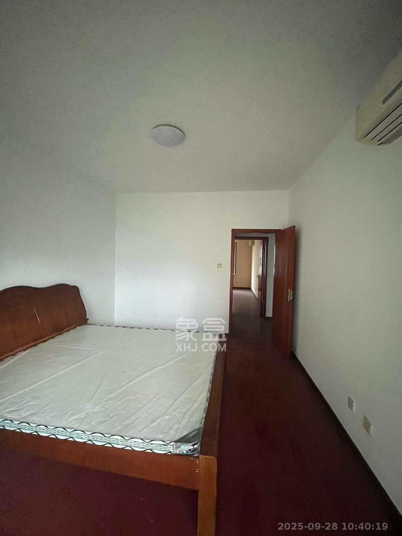 满庭芳小区 3室2厅2卫 2200.0元/月 满庭芳小区 3室2厅2卫 2200.0元/月室内图