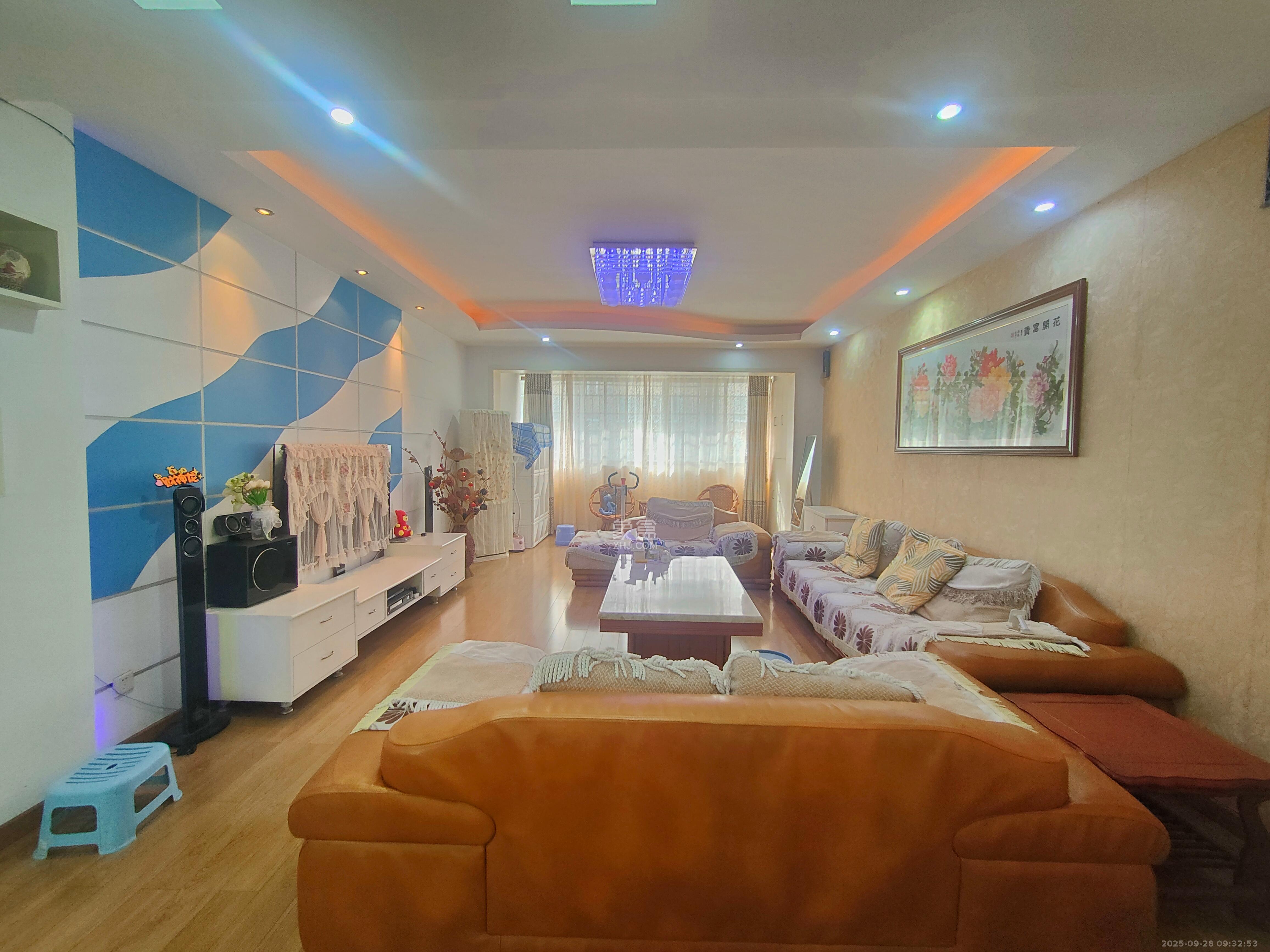 西城公寓  4室2厅2卫    2600.0元/月 西城公寓  4室2厅2卫    2600.0元/月