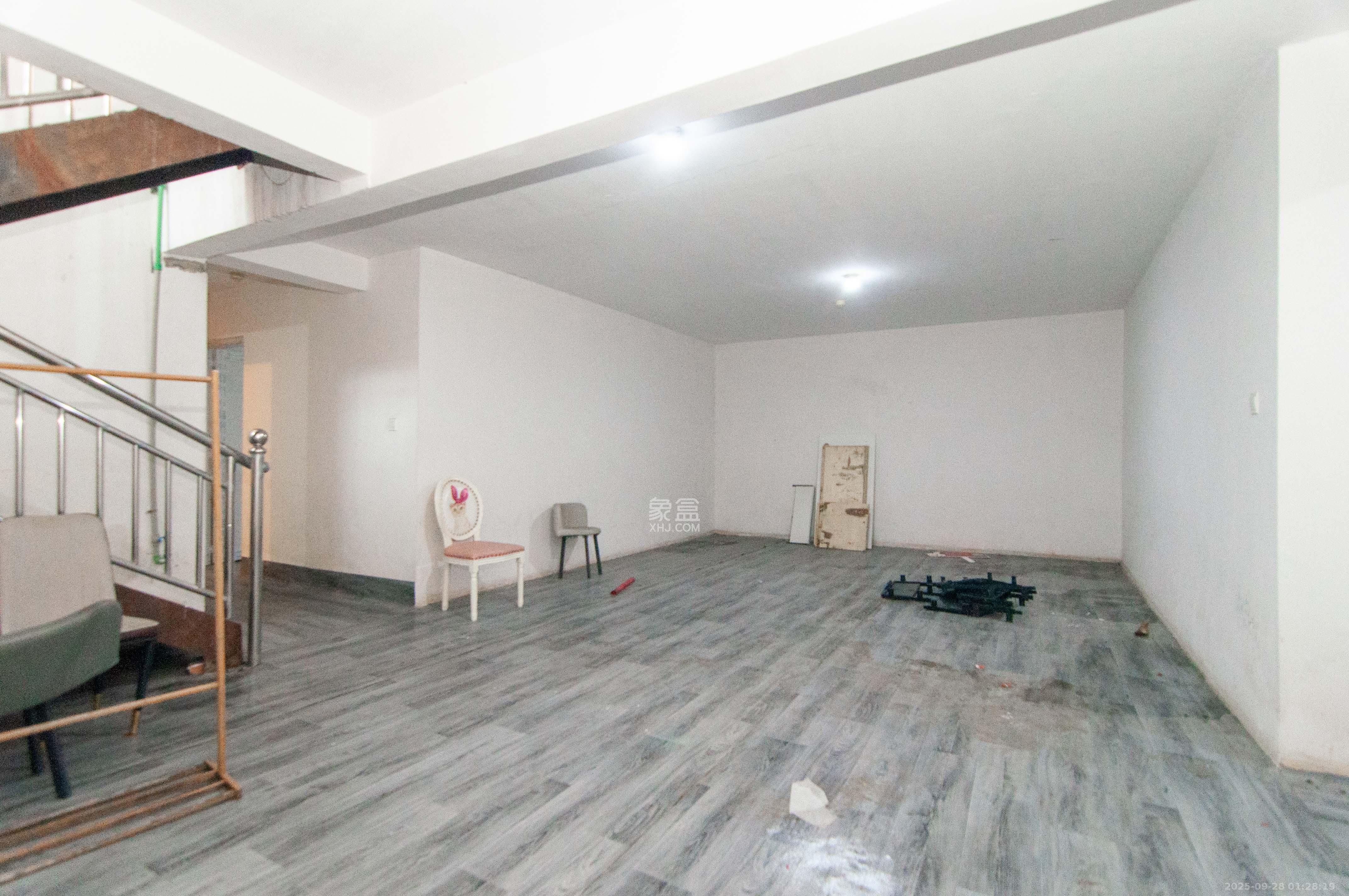 金茂梅溪湖 7室3厅3卫 388.0万 金茂梅溪湖 7室3厅3卫 388.0万其他