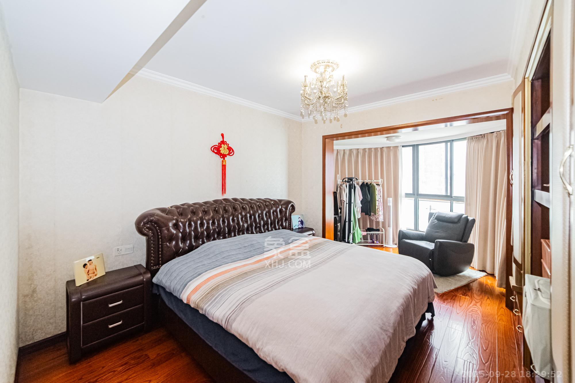 北辰三角洲D3区 5室2厅2卫 290.0万 北辰三角洲D3区 5室2厅2卫 290.0万卧室