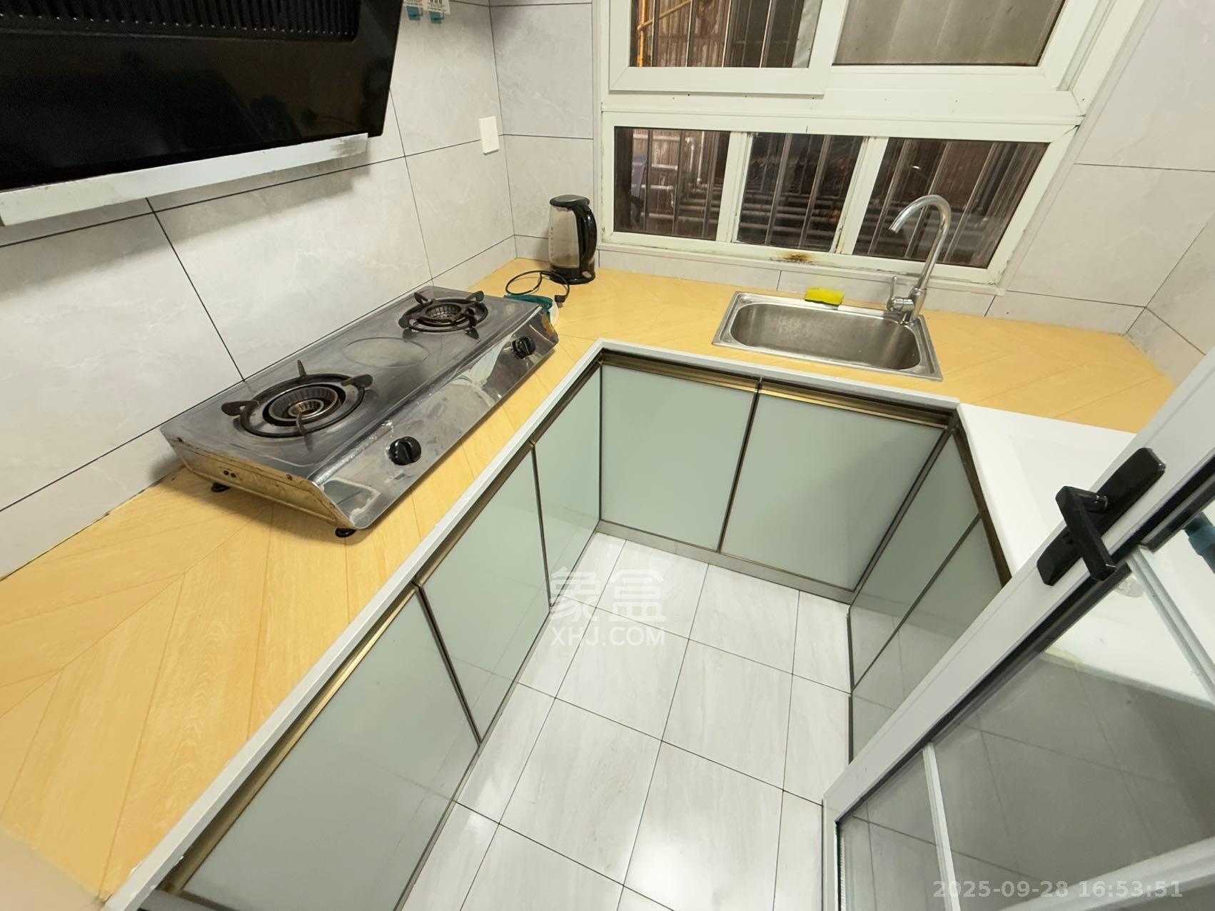 通泰街商居楼 2室1厅1卫 2100.0元/月 通泰街商居楼 2室1厅1卫 2100.0元/月室内图