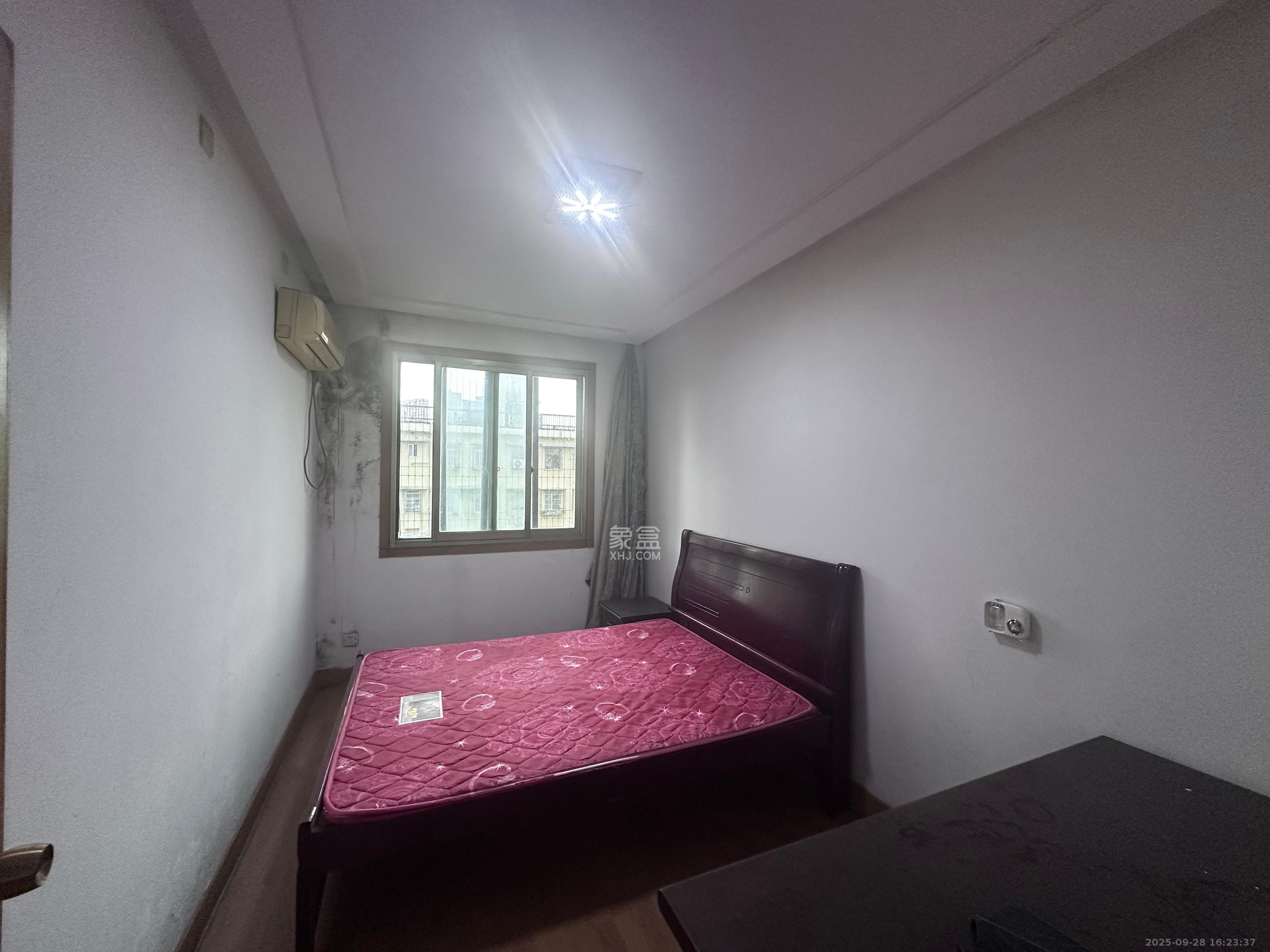 火星一片  3室2厅1卫    1300.0元/月室内图