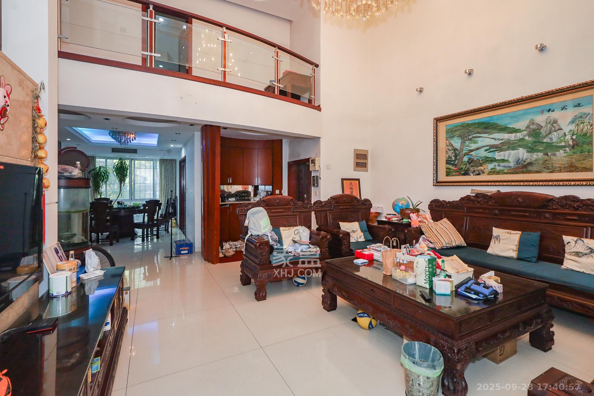 八方小区D区 4室2厅2卫 687.0万 八方小区D区 4室2厅2卫 687.0万客厅