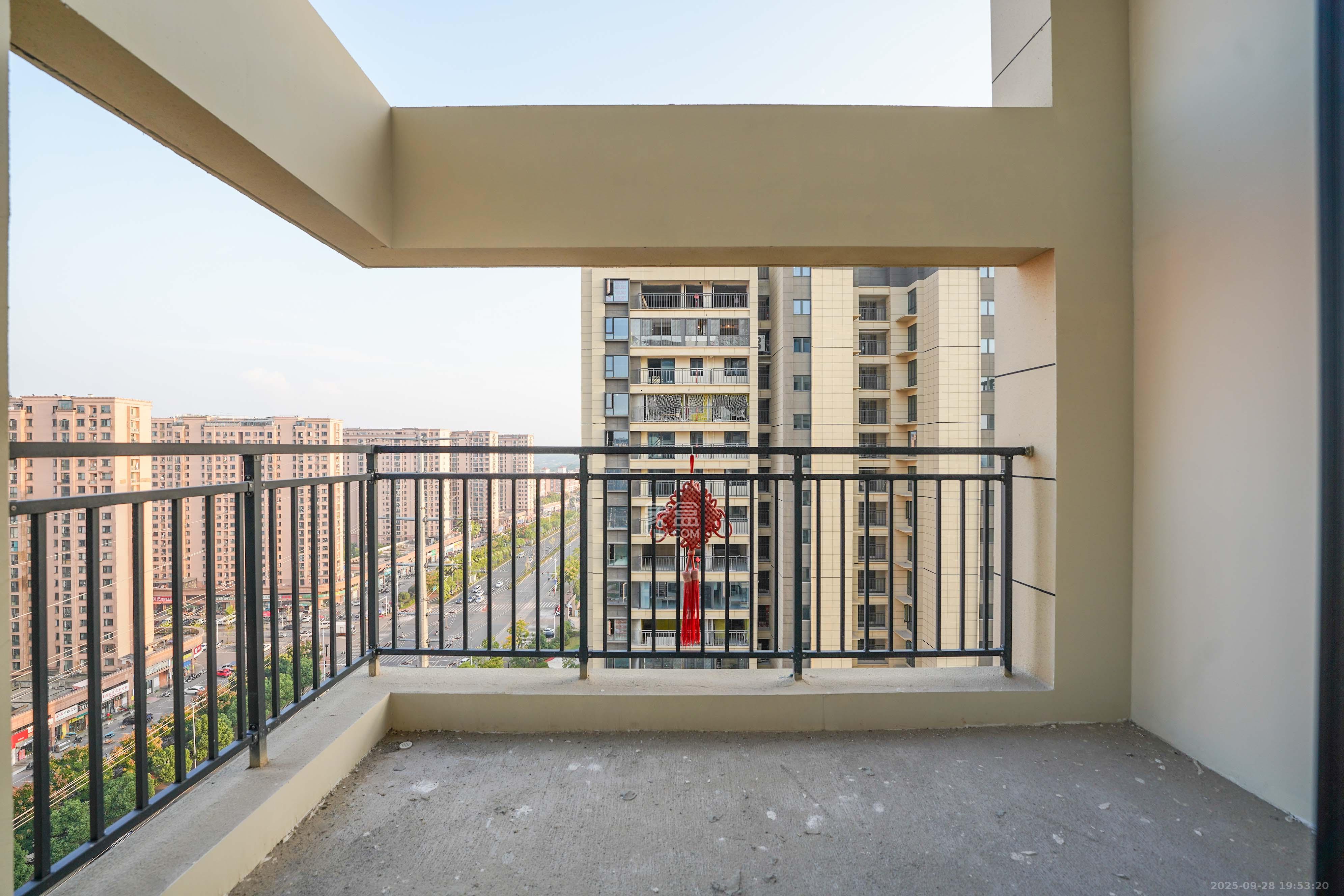 京盛和府 4室2厅2卫 135.0万 京盛和府 4室2厅2卫 135.0万阳台