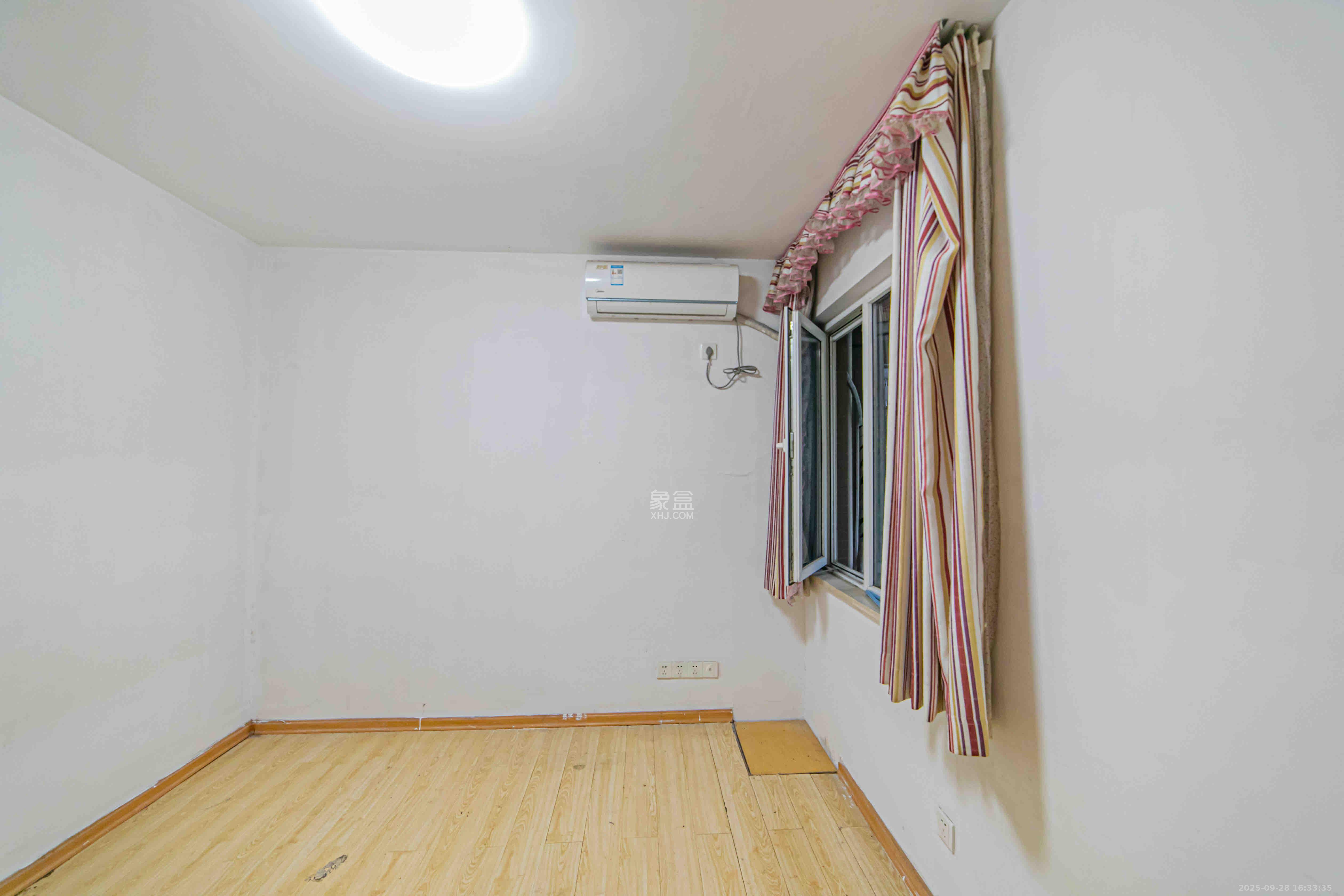 万国城（当代满庭春MOMA）二期  2室2厅1卫    2000.0元/月室内图