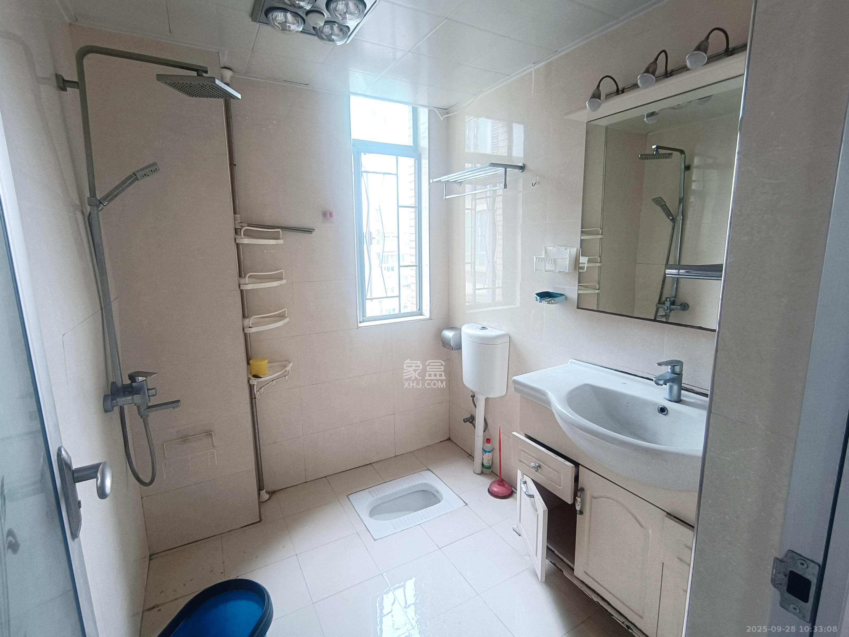 新城新世界一二三期 2室1厅1卫 2200.0元/月 新城新世界一二三期 2室1厅1卫 2200.0元/月室内图