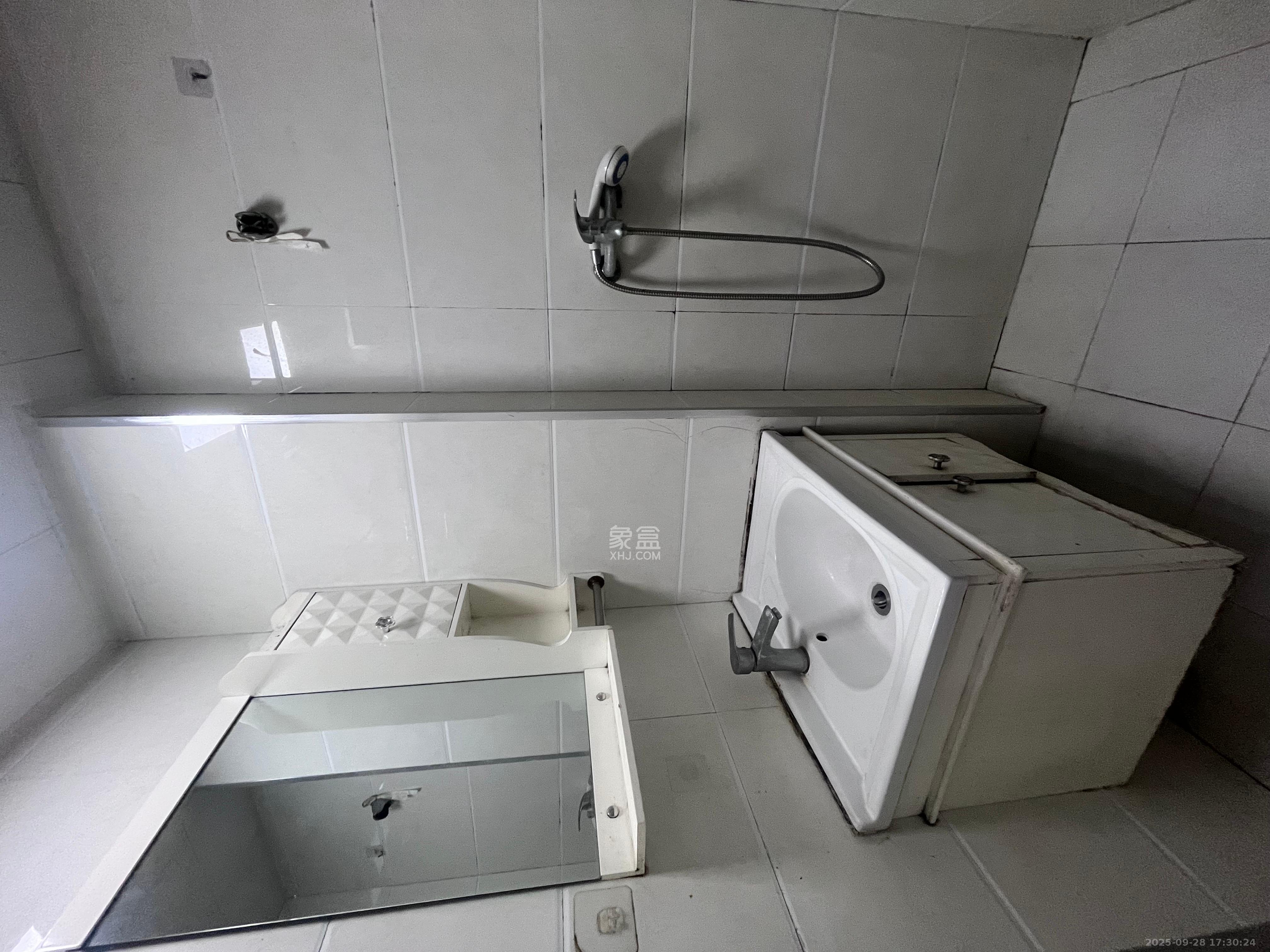 保利麓谷林语I区  1室1厅1卫    1200.0元/月室内图