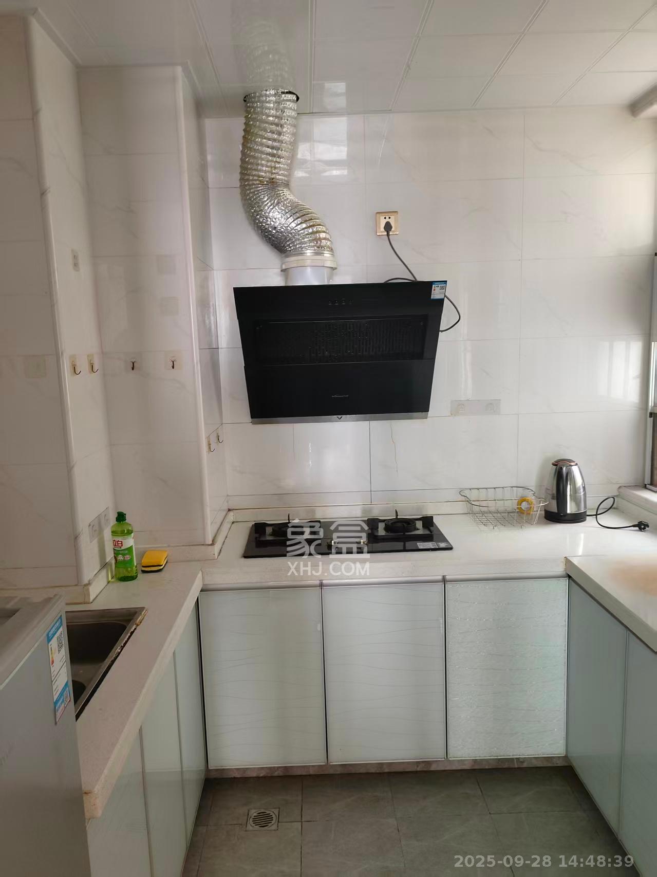 和悦城(蟠龙景苑) 3室2厅1卫 1500.0元/月 和悦城(蟠龙景苑) 3室2厅1卫 1500.0元/月室内图