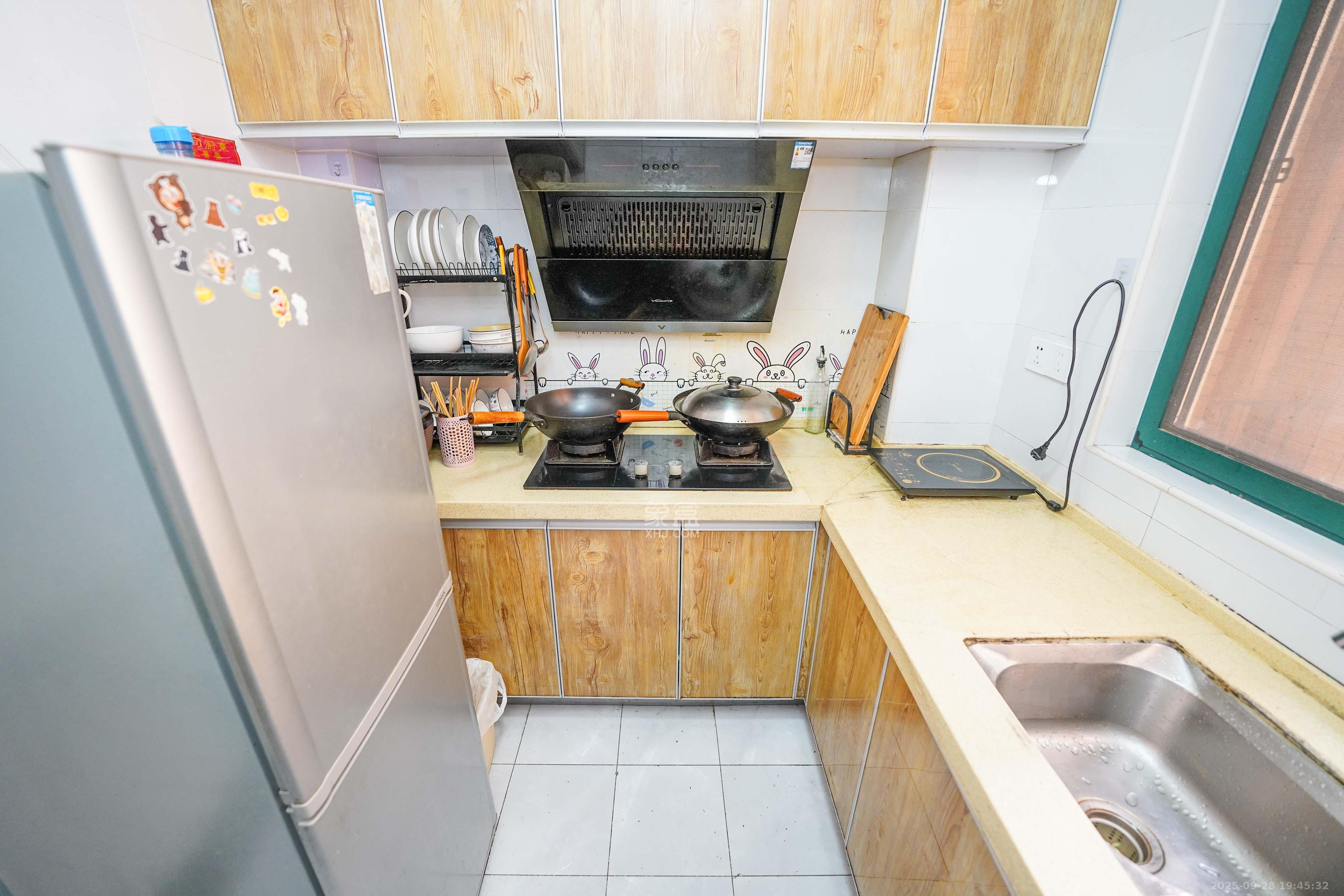 丽发新城 3室2厅1卫 51.8万 丽发新城 3室2厅1卫 51.8万厨房