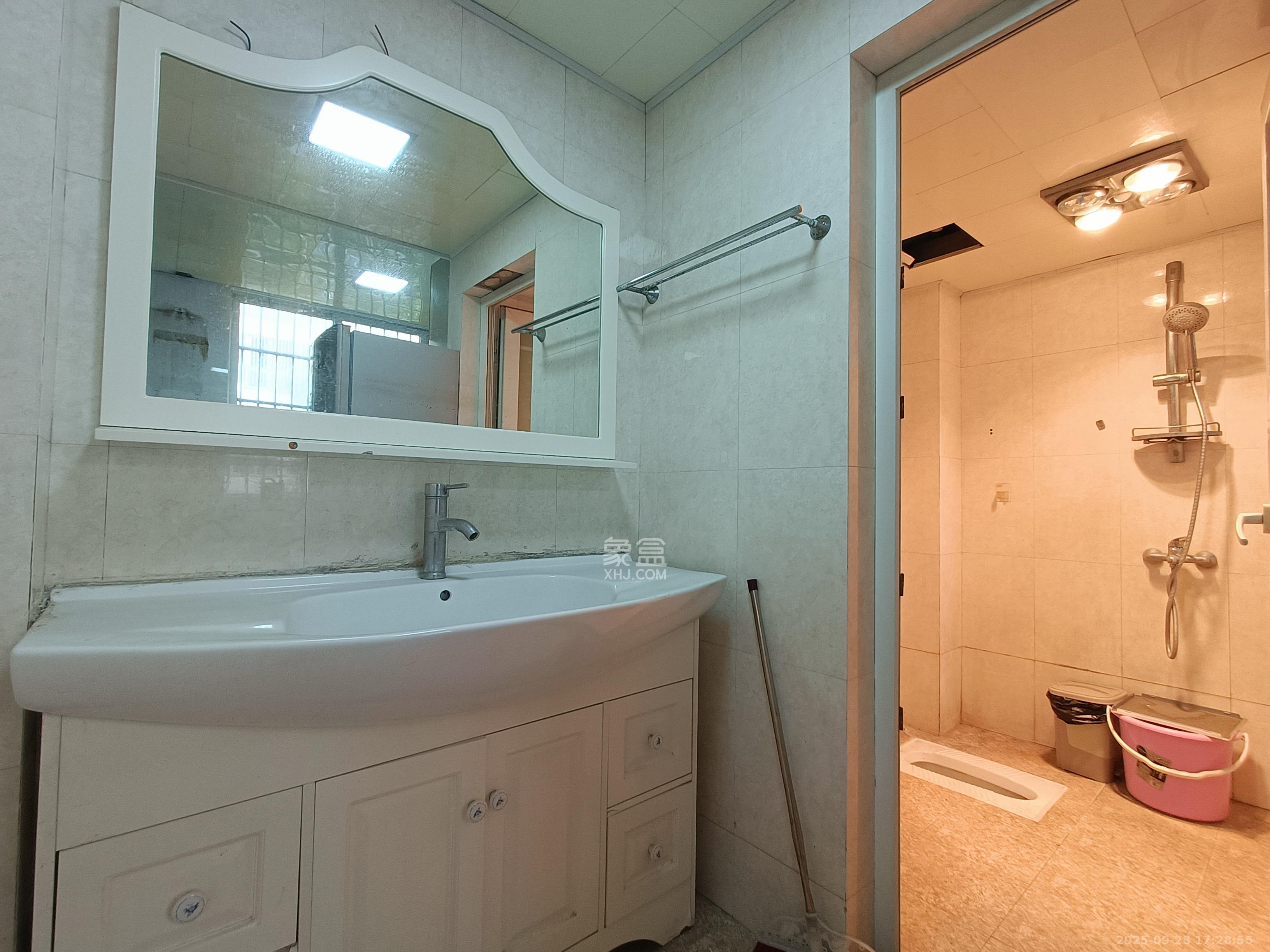 泰禹家园(彩云之翼家园一期、二期、三期) 3室2厅2卫 2000.0元/月 泰禹家园(彩云之翼家园一期、二期、三期) 3室2厅2卫 2000.0元/月室内图