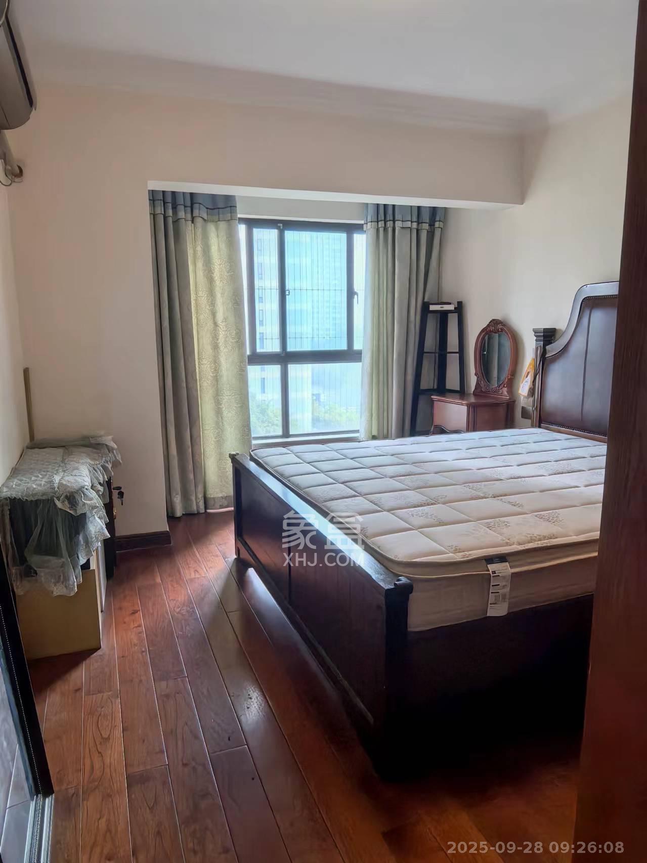 绿地中央广场  3室2厅1卫    3300.0元/月室内图