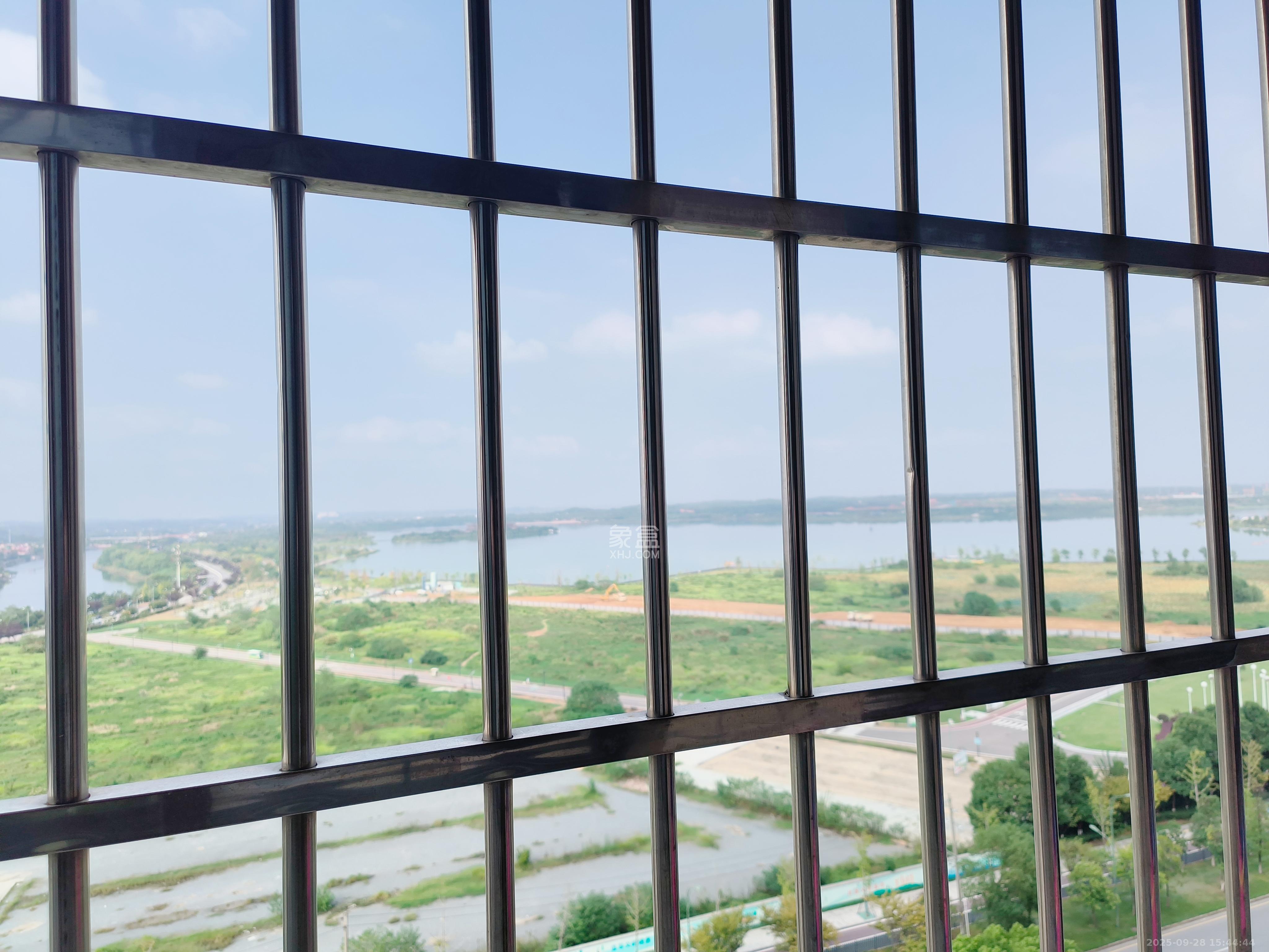 爱琴海岸 3室2厅2卫 2300.0元/月 爱琴海岸 3室2厅2卫 2300.0元/月室内图