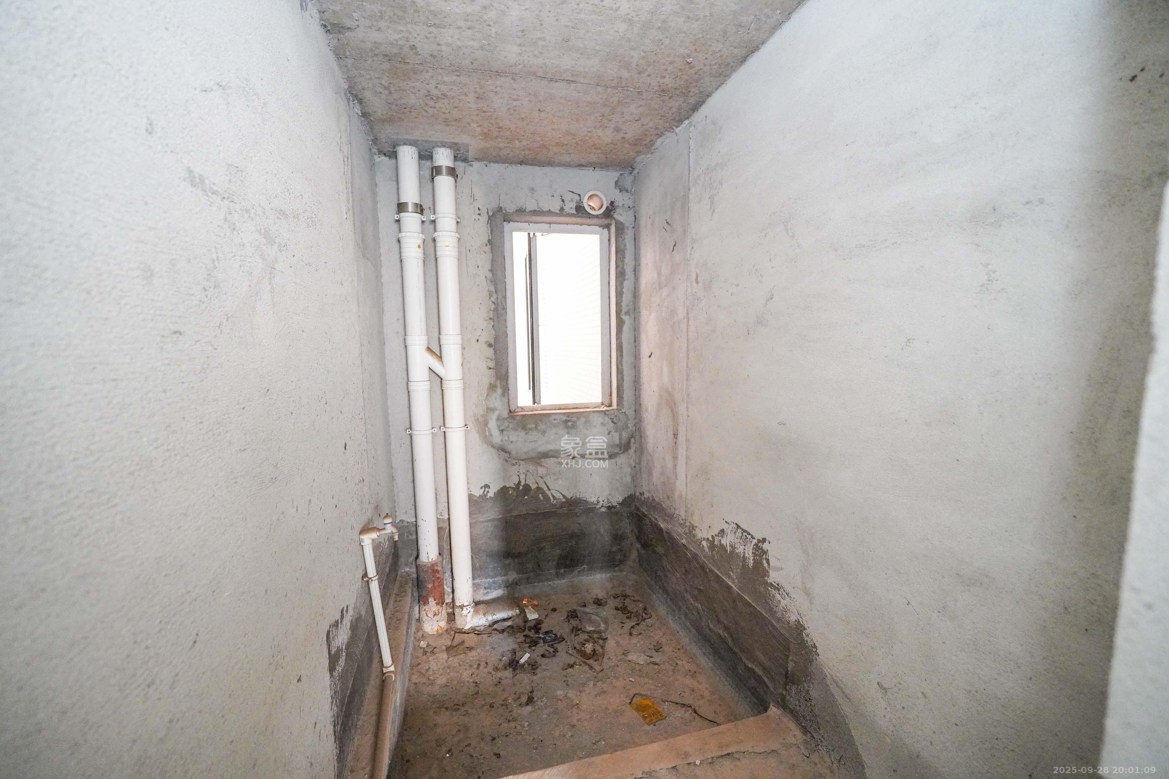 丽发新城 3室3厅2卫 85.0万 丽发新城 3室3厅2卫 85.0万卫生间