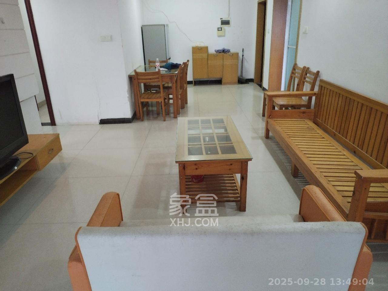 高信向日葵  3室2厅2卫    2200.0元/月 高信向日葵  3室2厅2卫    2200.0元/月