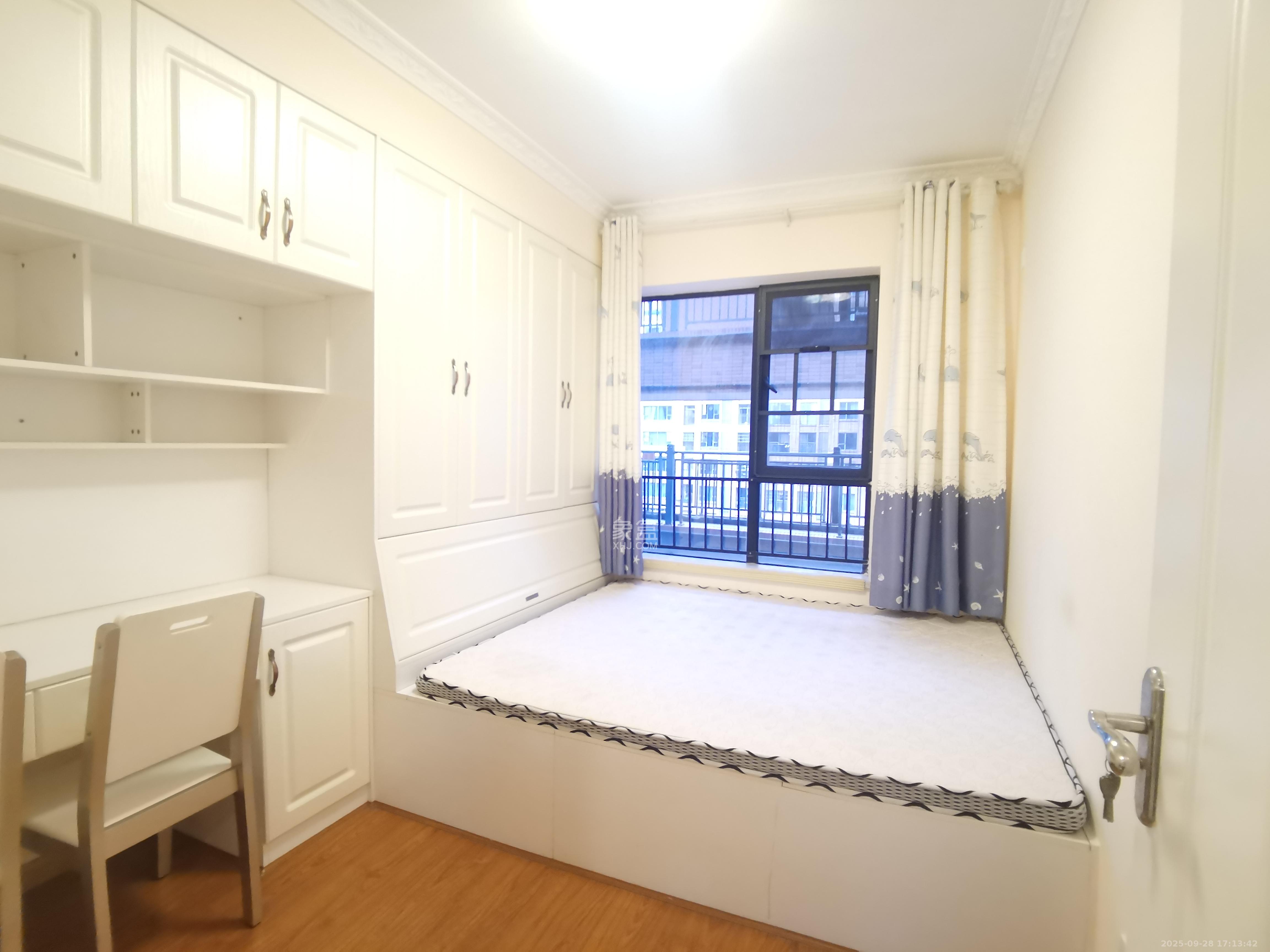 三一街区  3室2厅2卫   2200.00元/月室内图