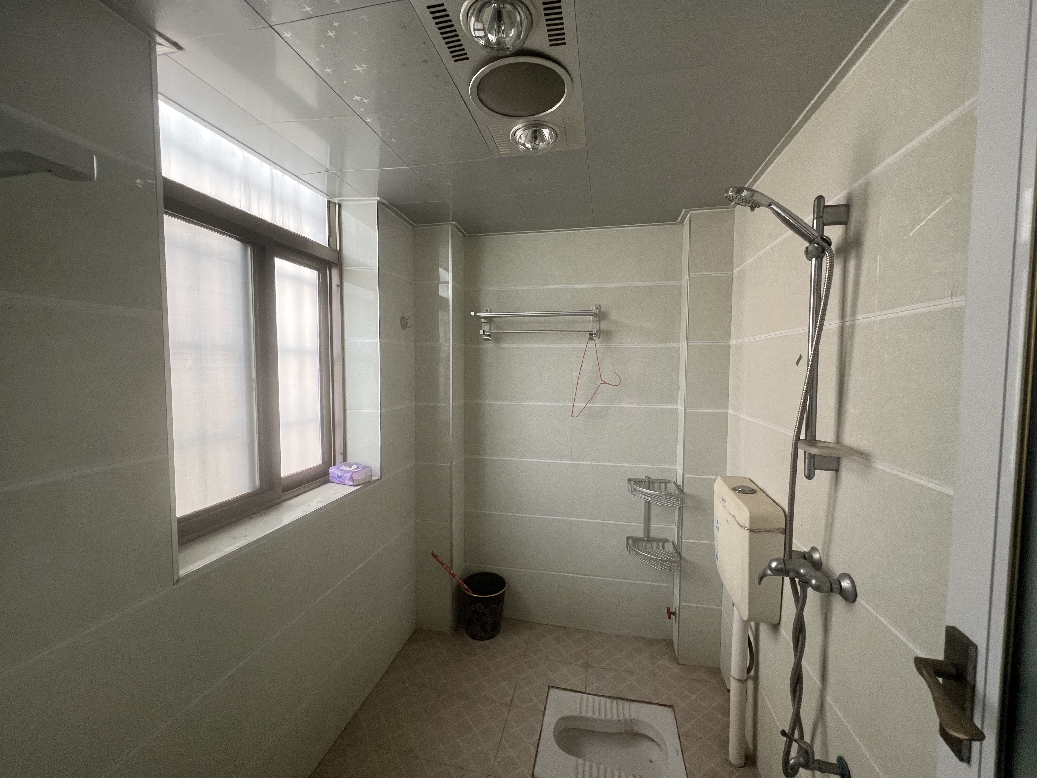 欣天花园 3室2厅2卫 1300.0元/月 欣天花园 3室2厅2卫 1300.0元/月室内图