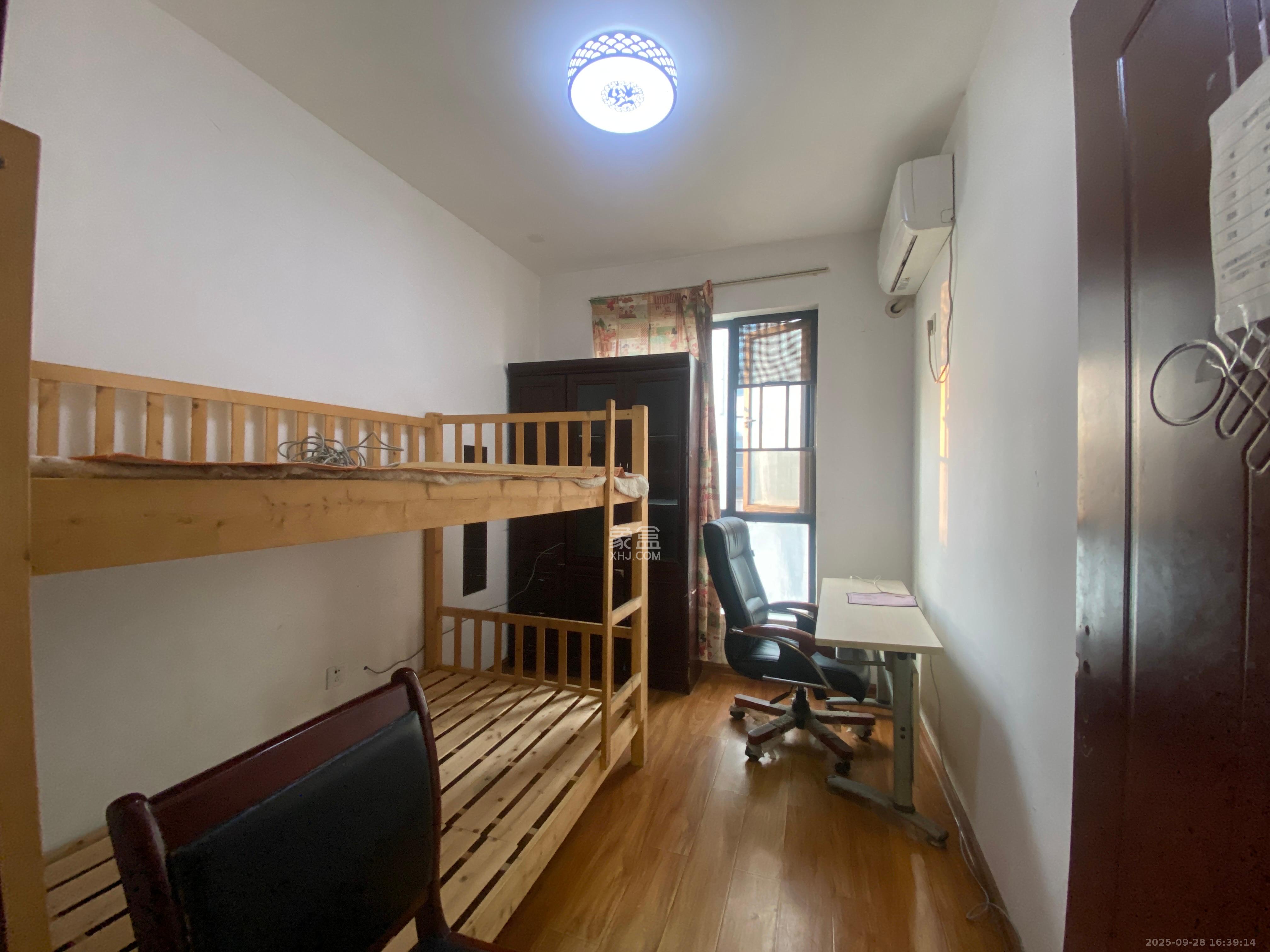 南庭城果 5室2厅2卫 2600.0元/月 南庭城果 5室2厅2卫 2600.0元/月室内图