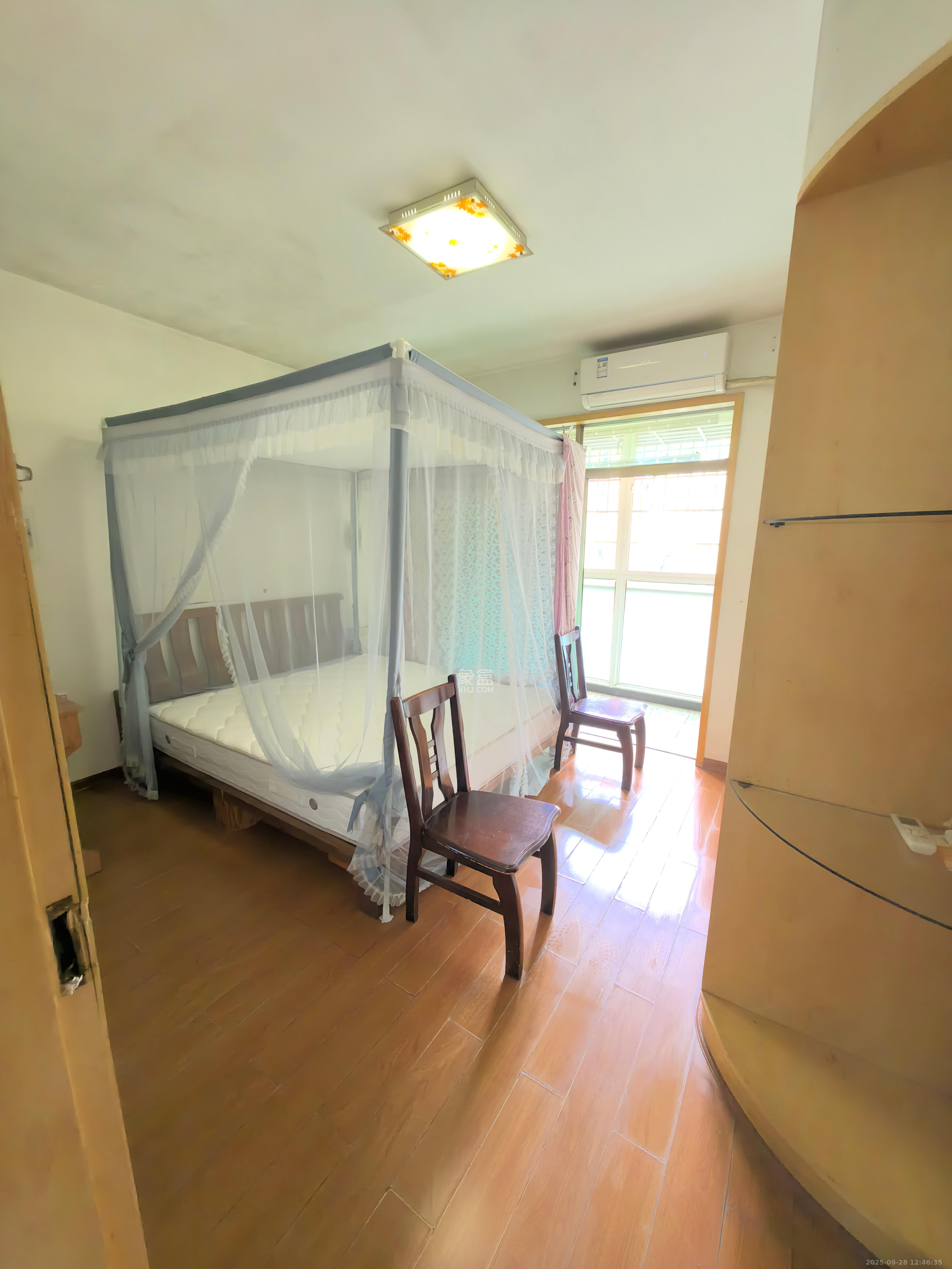 麓谷加州阳光  1室2厅2卫    2500.0元/月室内图